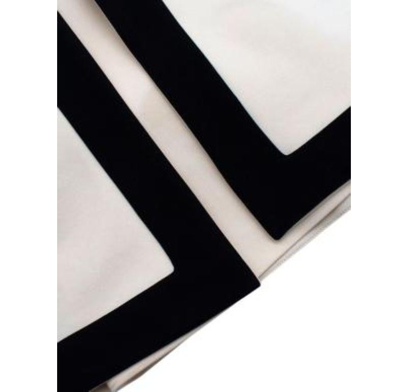 Gucci Cream & Black Sleeveless Stretch Lace Mini Dress For Sale 2