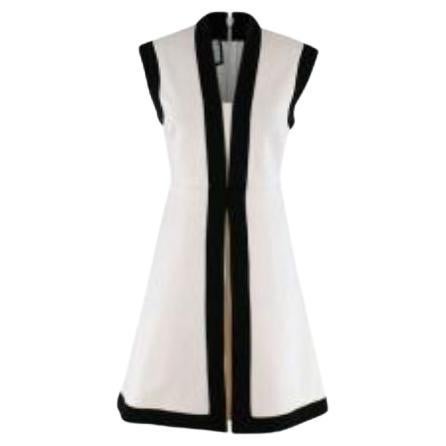 Gucci Cream & Black Sleeveless Stretch Lace Mini Dress For Sale