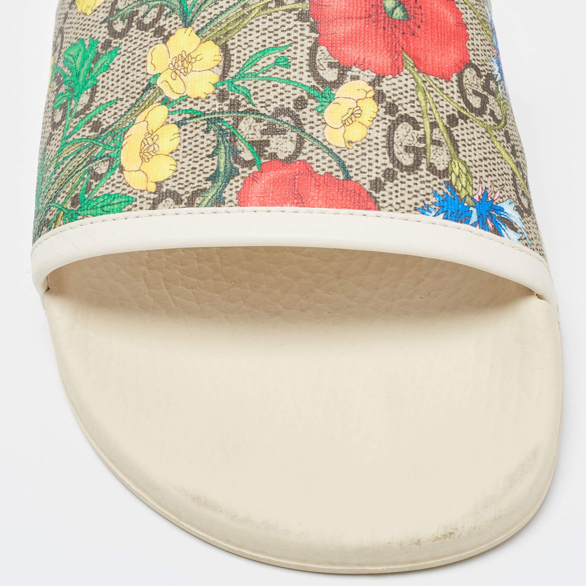Gucci's slides for women have GG Supreme canvas with Blooms print on the uppers. They're perfect for the beach, vacation days, or everyday use.

