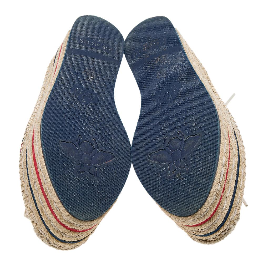 Brimming with signature motifs of the House, these espadrilles from Gucci are a dreamy pair to own and cherish! They are designed from cream canvas, with logo print details elevating their vamps. They are completed with gold-toned hardware,