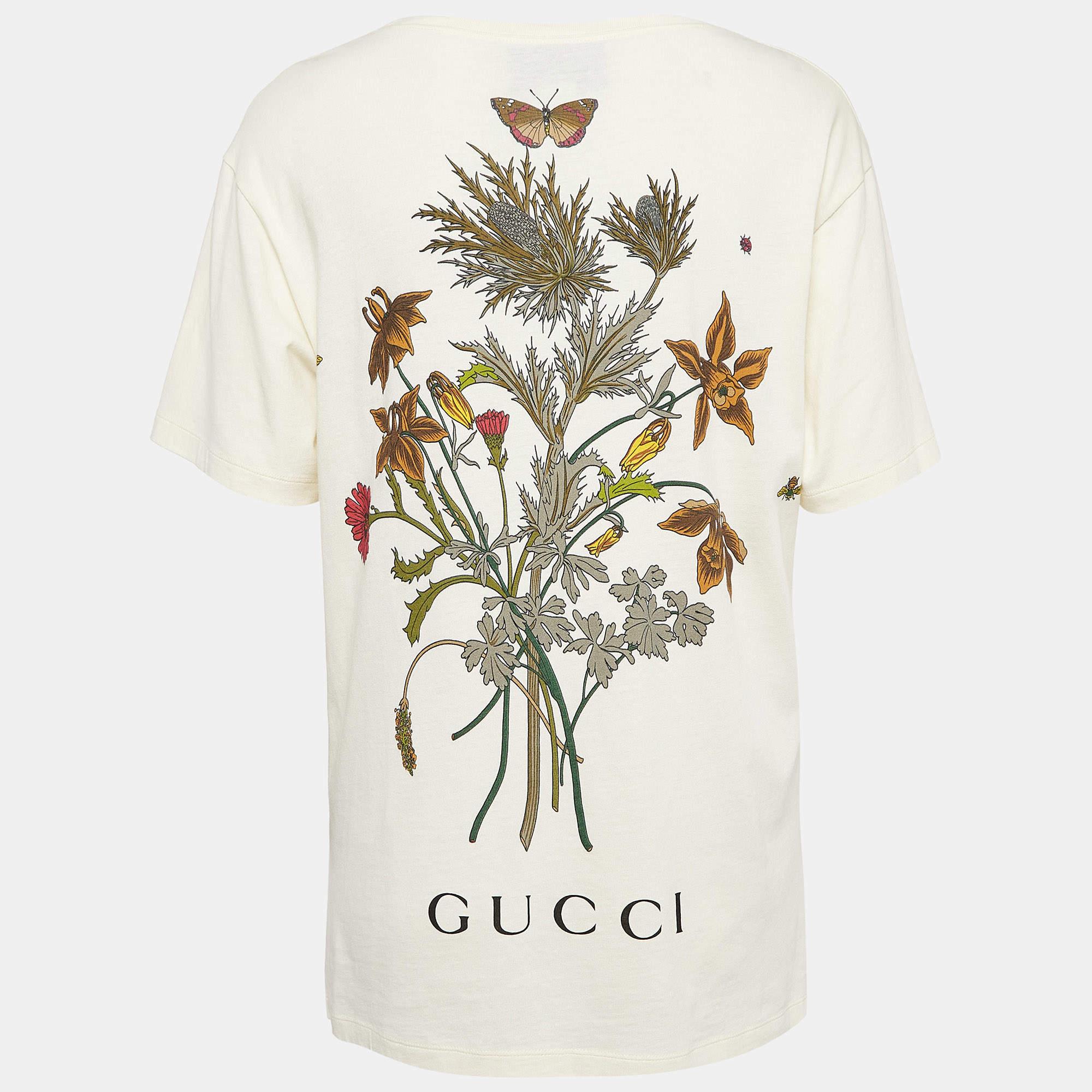 Elevate your everyday style with this meticulously crafted T shirt by Gucci. Impeccable tailoring ensures a perfect fit while the breathable fabric offers unparalleled ease. The creation fuses fashion and comfort seamlessly.