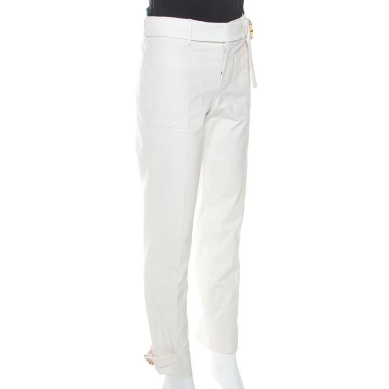 These trousers by Gucci have been tailored to perfection. Crafted from a lovely cotton blend, they come in a lovely shade of cream. They exude style and sophistication and have been cut to offer a good fit. These tapered trousers feature a button