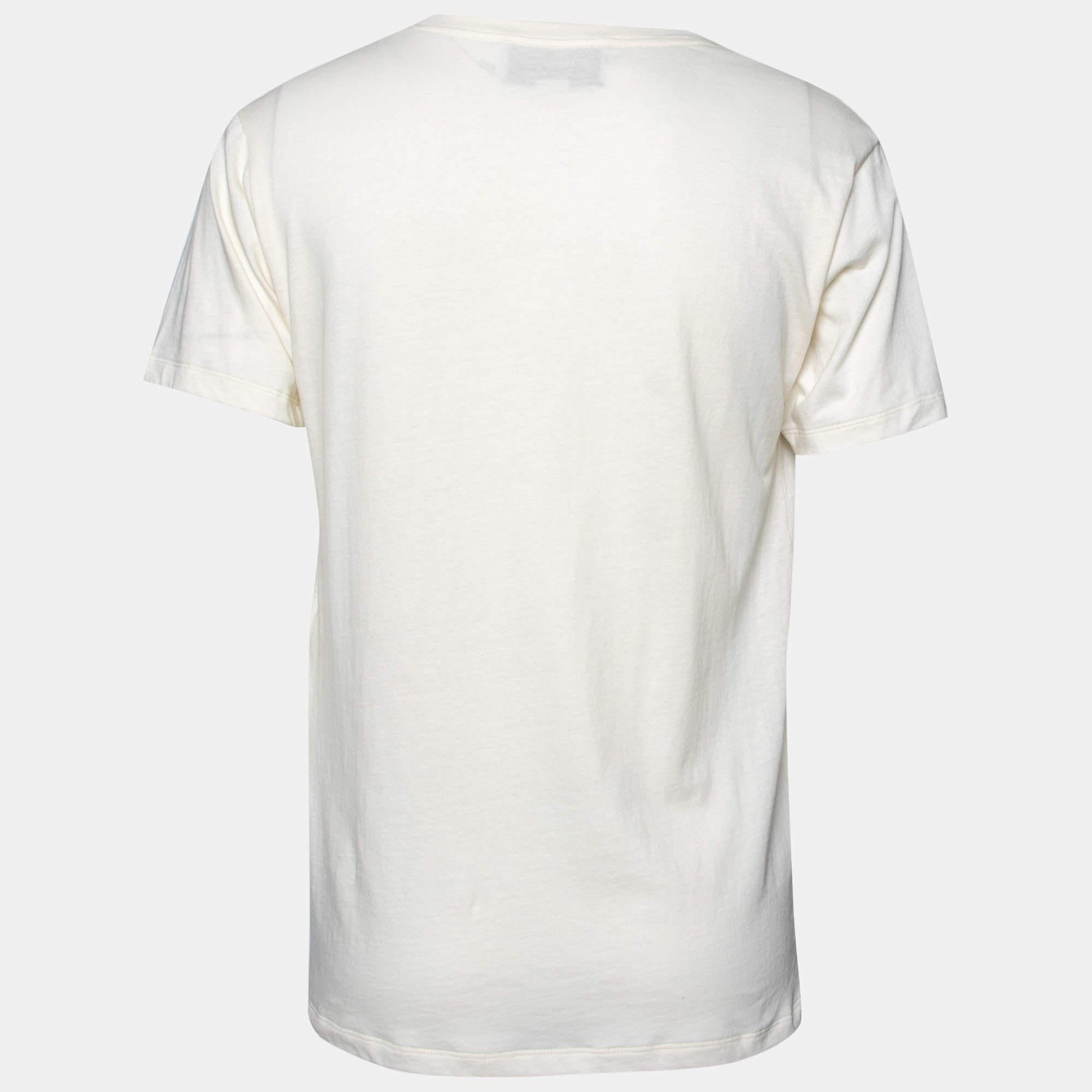 Beautifully made from cotton this cream Gucci T shirt is designed with a crew neckline logo and cities print on the front and short sleeves. The comfortable creation will surely add a luxe touch to your casual style.