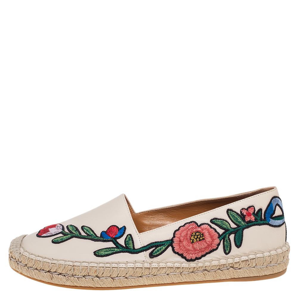 Espadrilles are not just stylish, but also comfortable and easy to wear. This smart pair of Gucci espadrille flats will accompany a casual outfit with perfection. They are made of floral embroidered leather and designed in a cream shade with