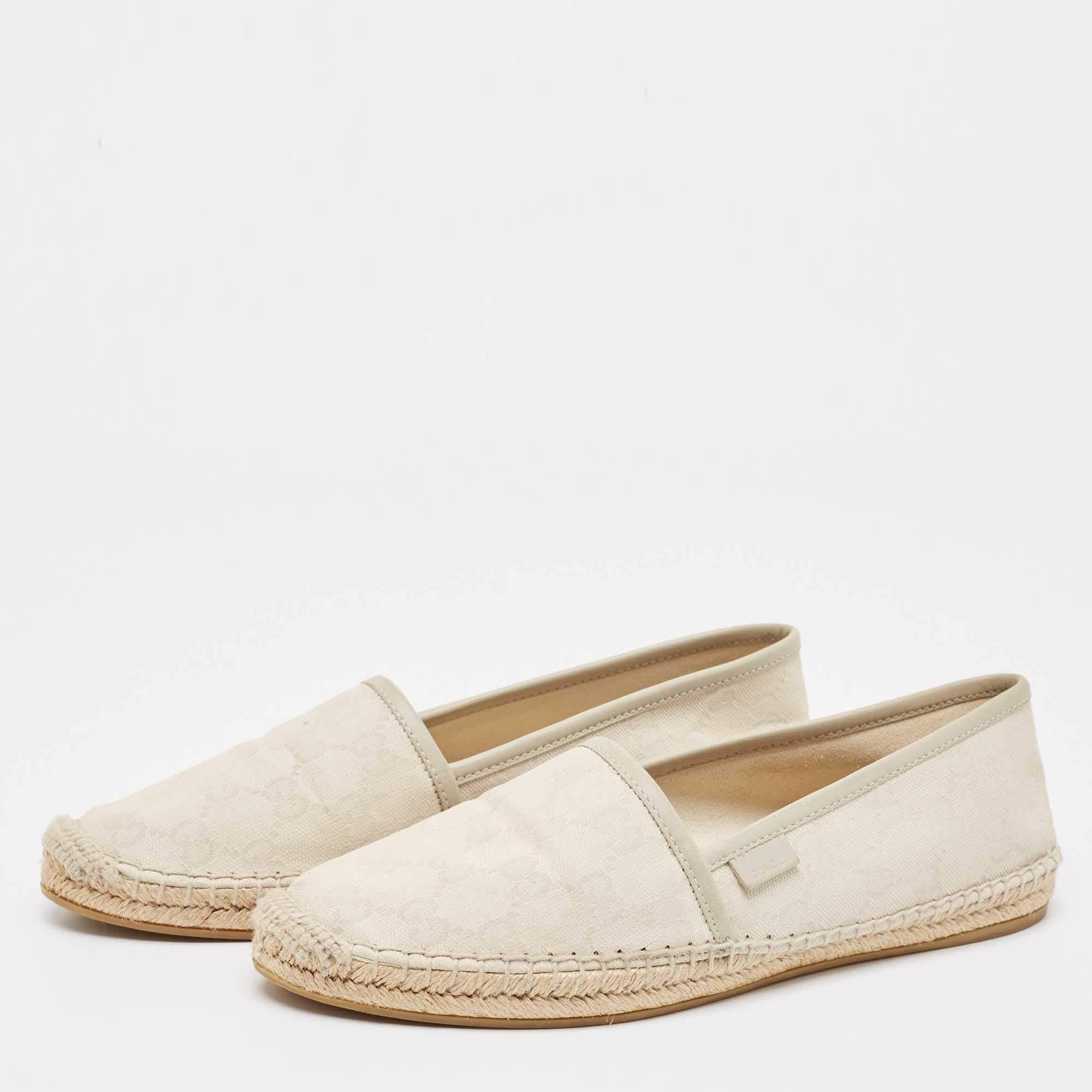 Elevate your footwear game with these Gucci espadrille flats. Combining high-end aesthetics and unmatched comfort, they are a symbol of modern luxury and impeccable taste.

