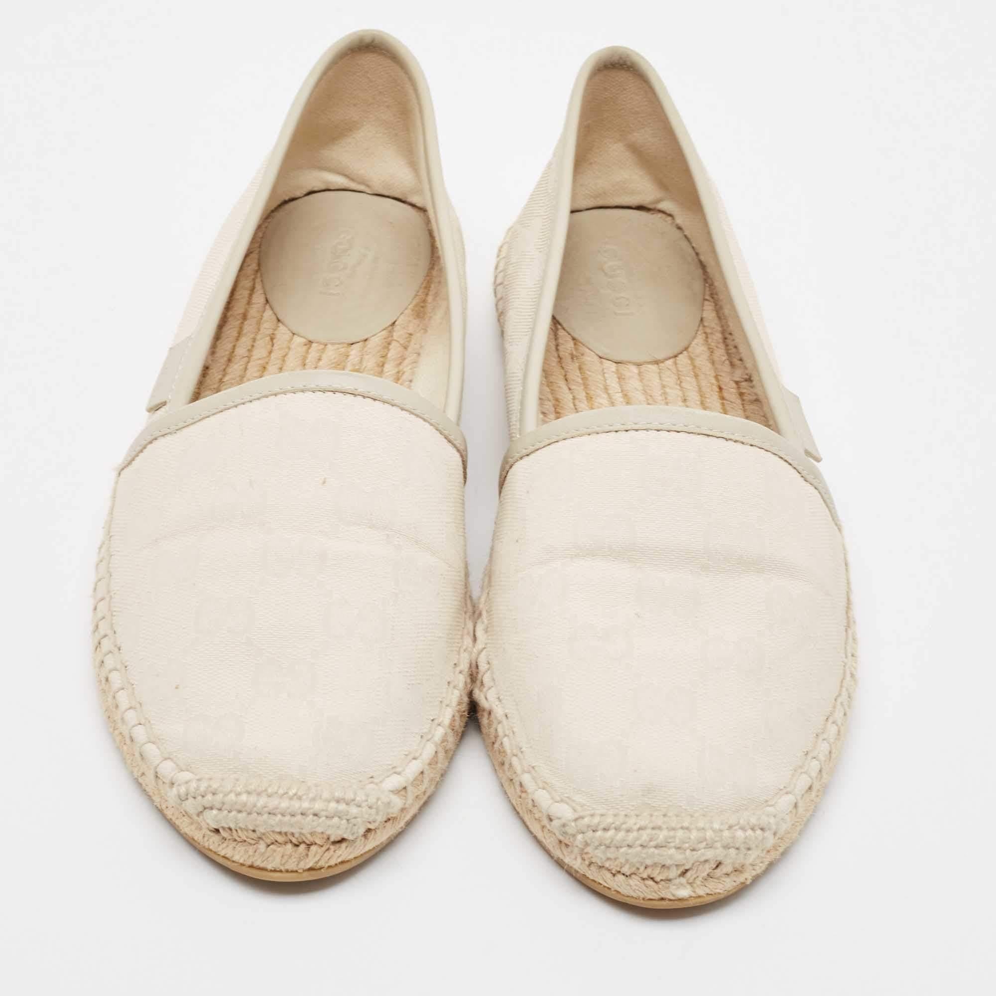 Women's Gucci Cream/Grey GG Canvas and Leather Espadrilles Flats Size 38.5 For Sale