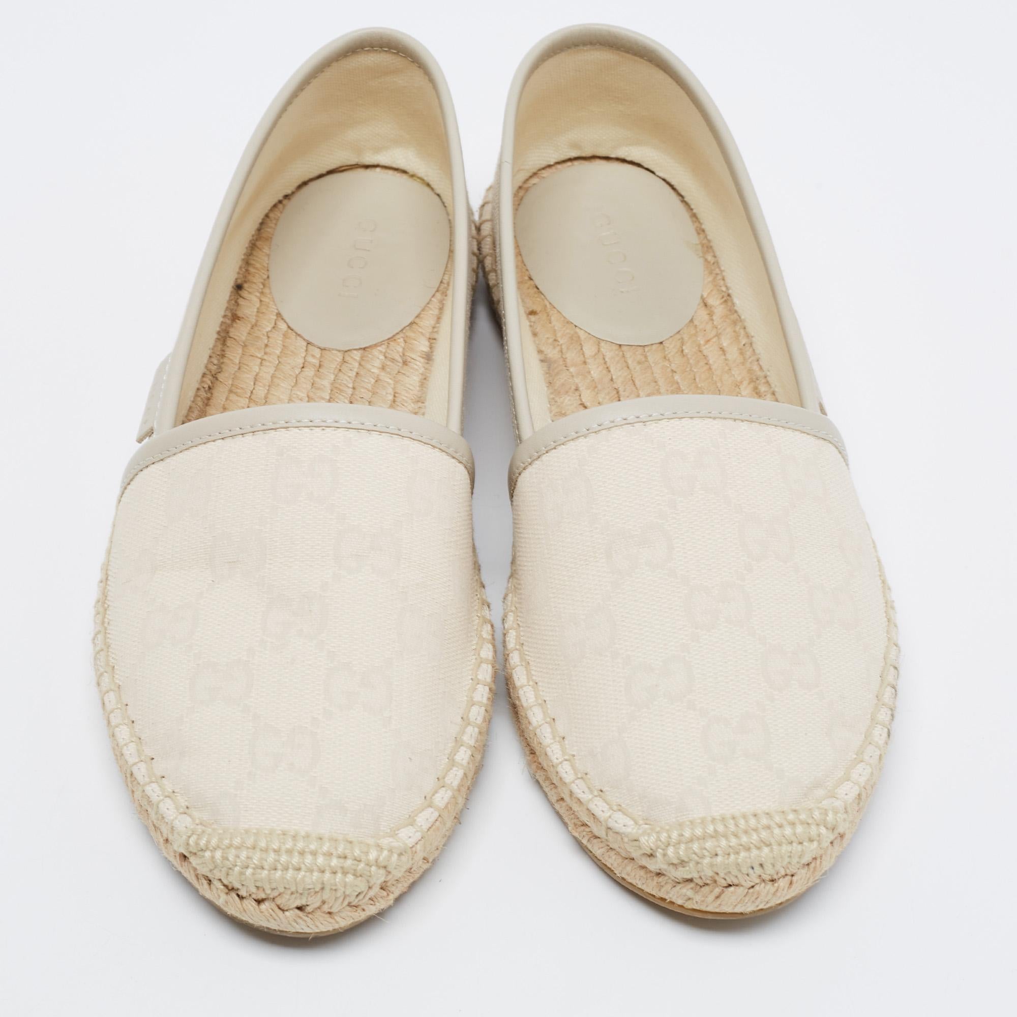 This summer, step out in style with these espadrilles from the House of Gucci. They are crafted using GG canvas and leather and are equipped with an easy slip-on style. Achieve a chic style by slipping these on with espadrilles with pastel