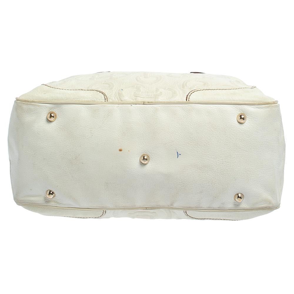 Gucci Cremefarbene Umhängetasche aus Leder mit Pferdegebissprägung Damen