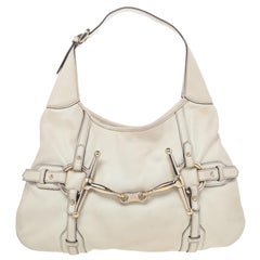 Anlässlich des 85-jährigen Jubiläums von Gucci Hobo aus cremefarbenem Leder