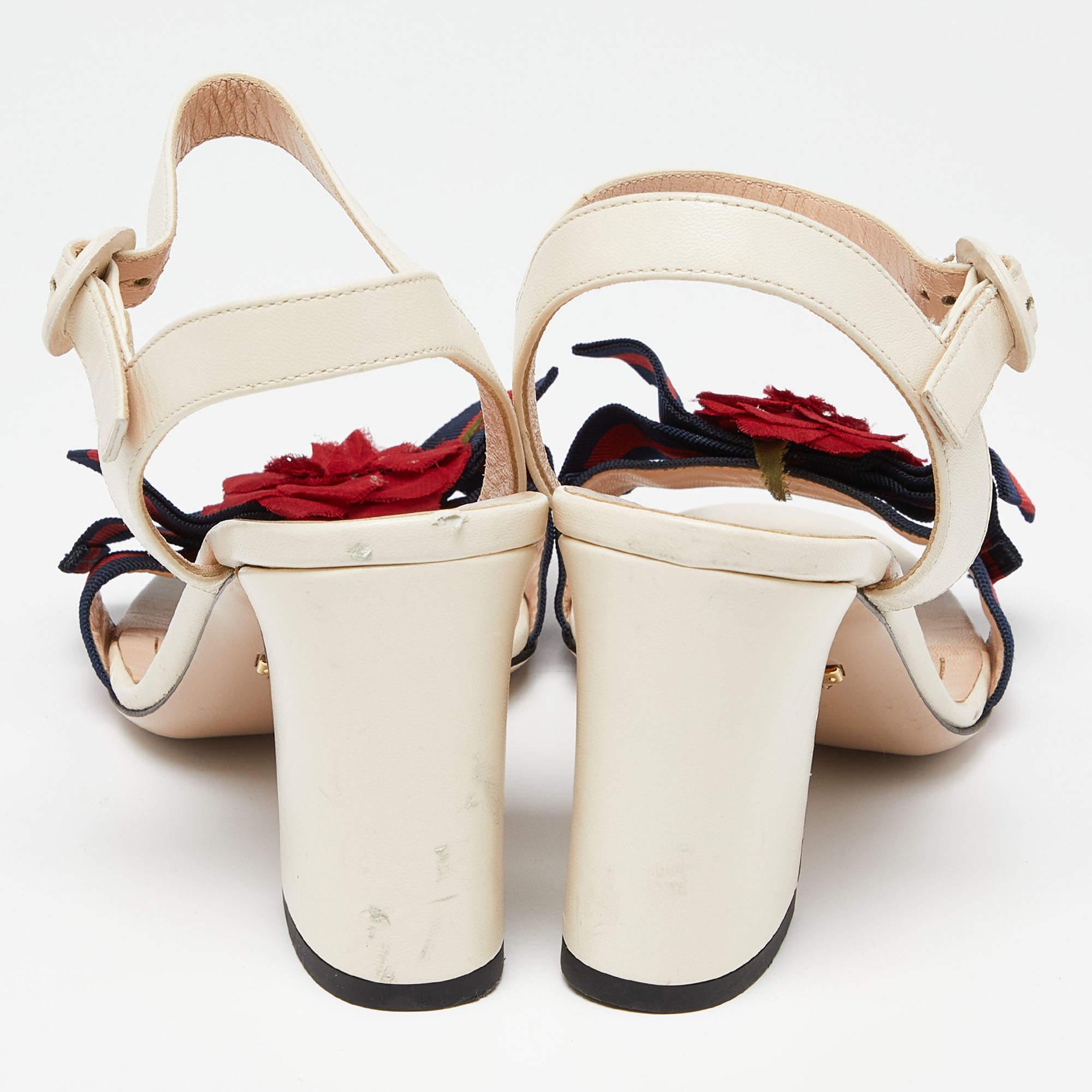 Gucci Cream Leather and Canvas Bow Flower Ankle Strap Sandals Size 37.5 In Excellent Condition In Dubai, Al Qouz 2