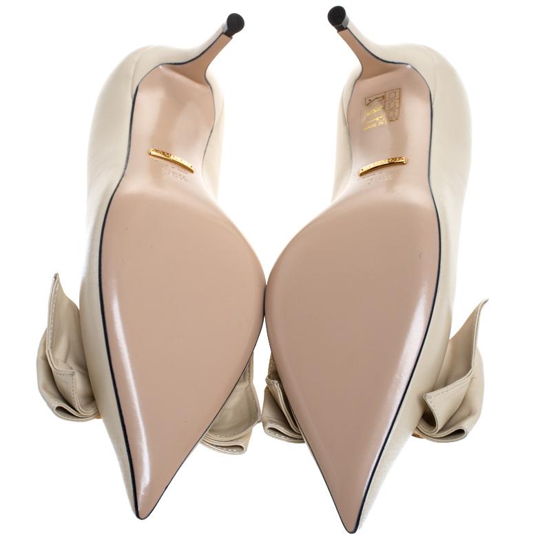 Gucci Cream Leather Embellished Bow Queen Margaret Pumps Size 36.5 1