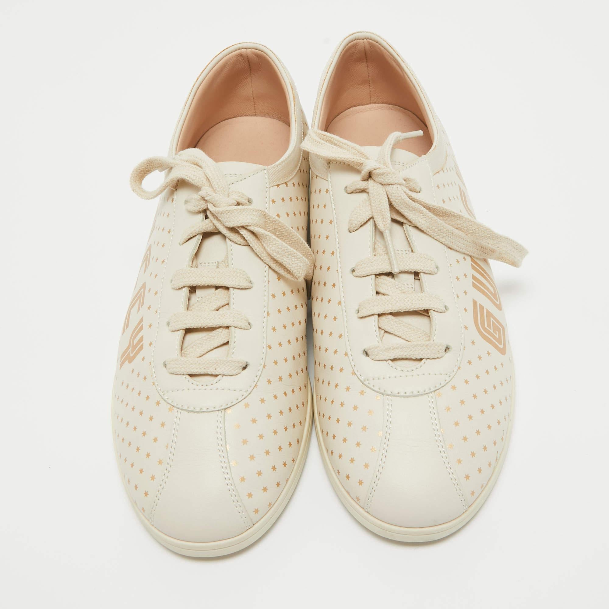 Add a statement appeal to your outfit with these sneakers. Made from premium materials, they feature lace-up vamps and relaxing footbeds. The durable sole of this pair aims to provide you with everyday ease.

