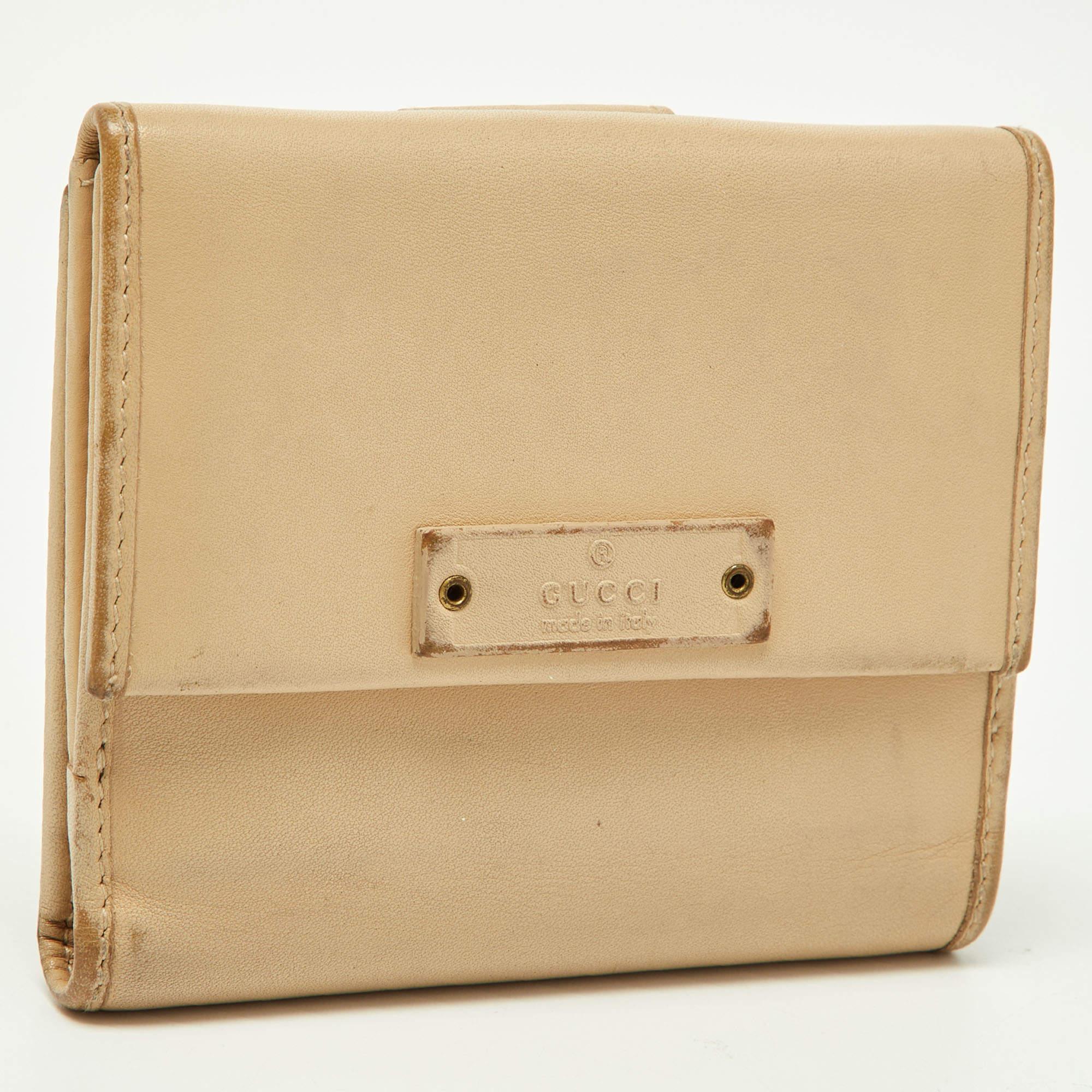 Women's Gucci Cream Leather French Wallet For Sale