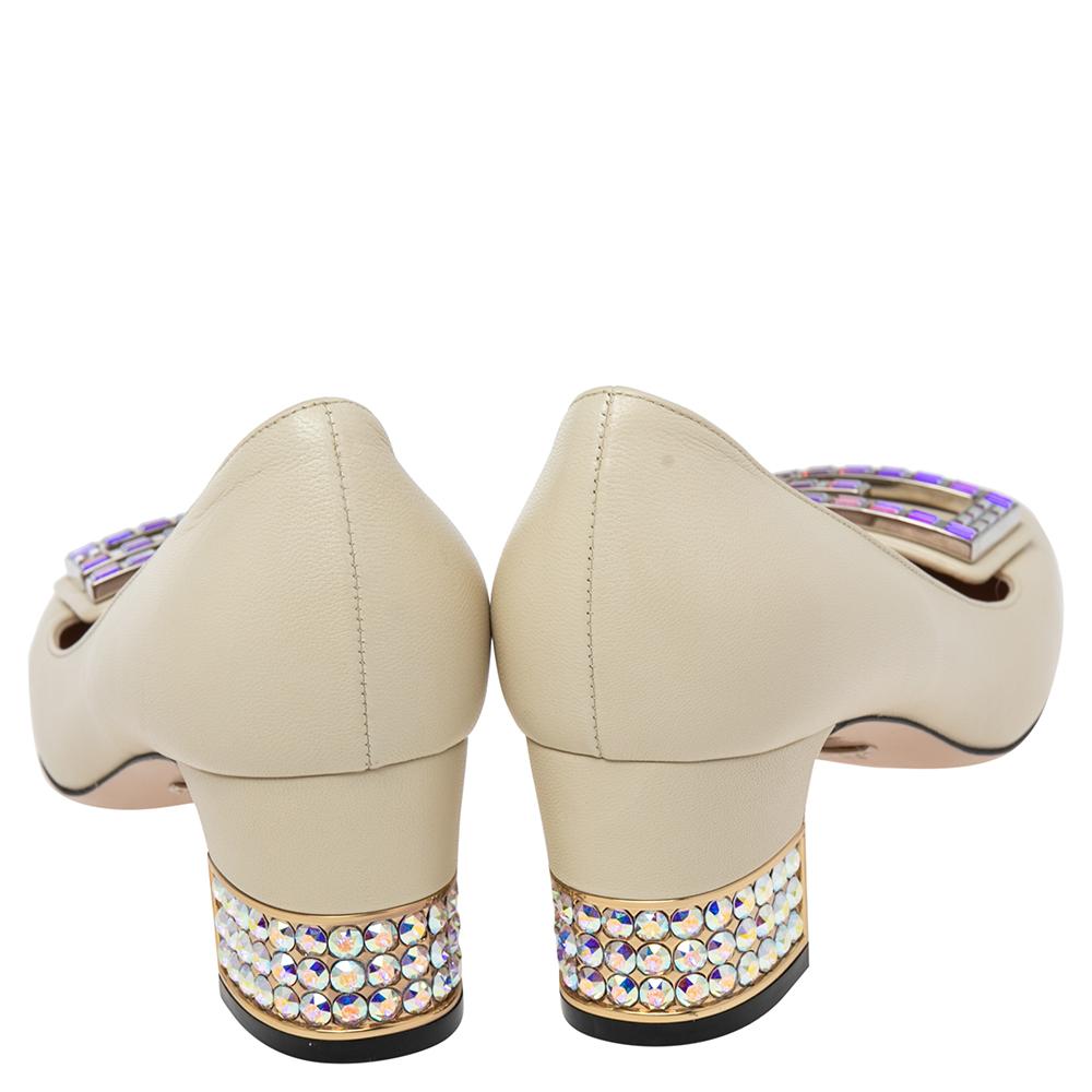 Gucci Cream Leather GG Embellished Madelyn Pumps Size 39 In Good Condition In Dubai, Al Qouz 2