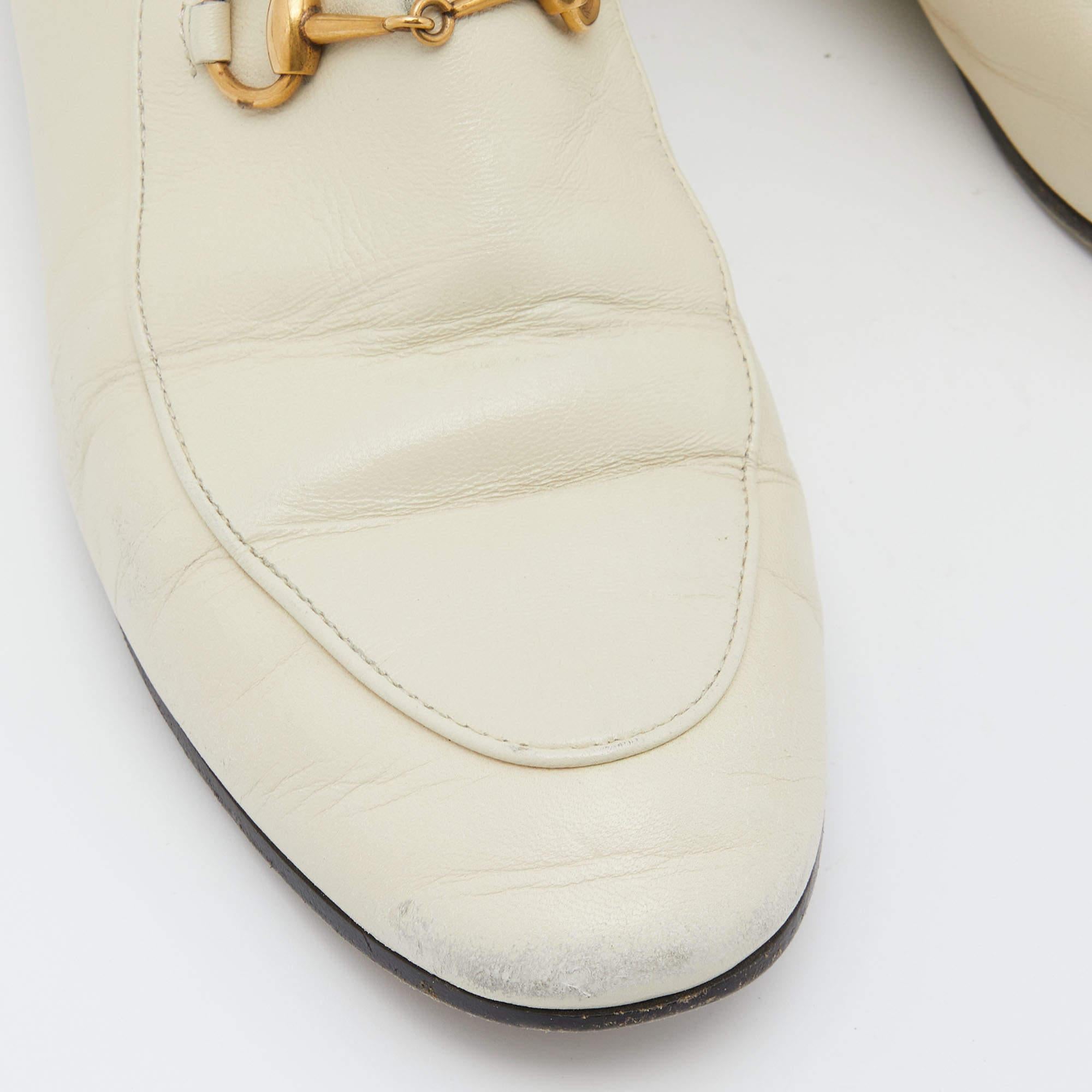 Gucci Cream Leather Horsebit Ankle Boots Size 38 In Fair Condition For Sale In Dubai, Al Qouz 2