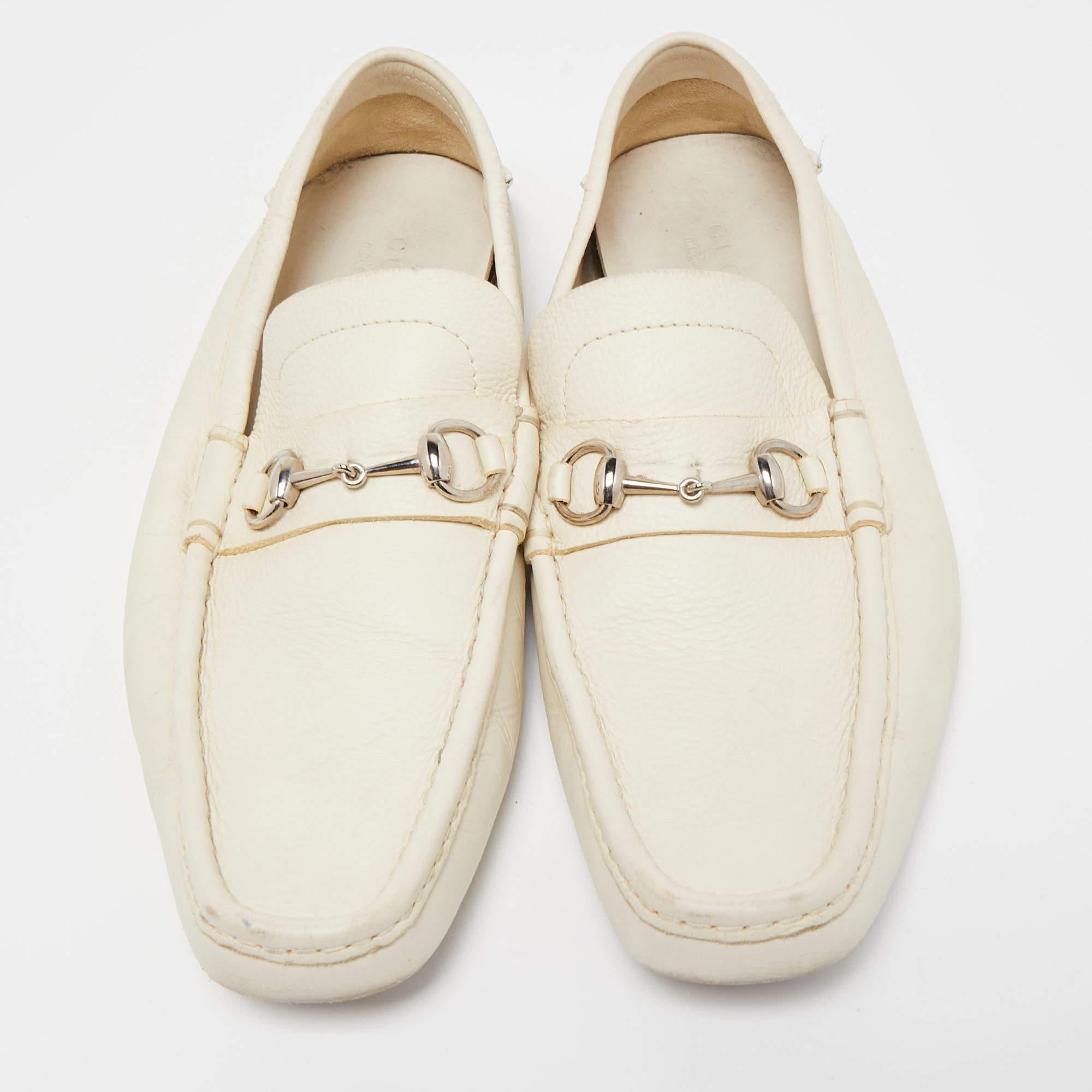 Let this comfortable pair be your first choice when you're out for a long day. These designer shoes have well-sewn uppers beautifully set on durable soles.

