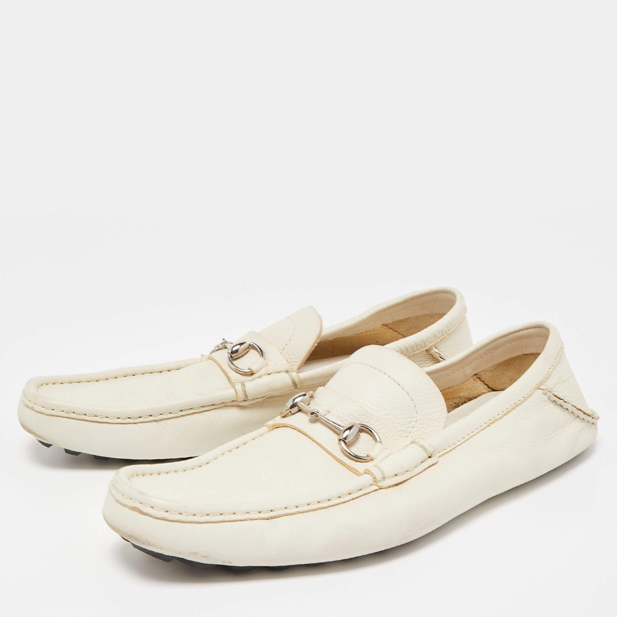 Gucci Cream Leather Horsebit Loafers Size 45 In Good Condition For Sale In Dubai, Al Qouz 2