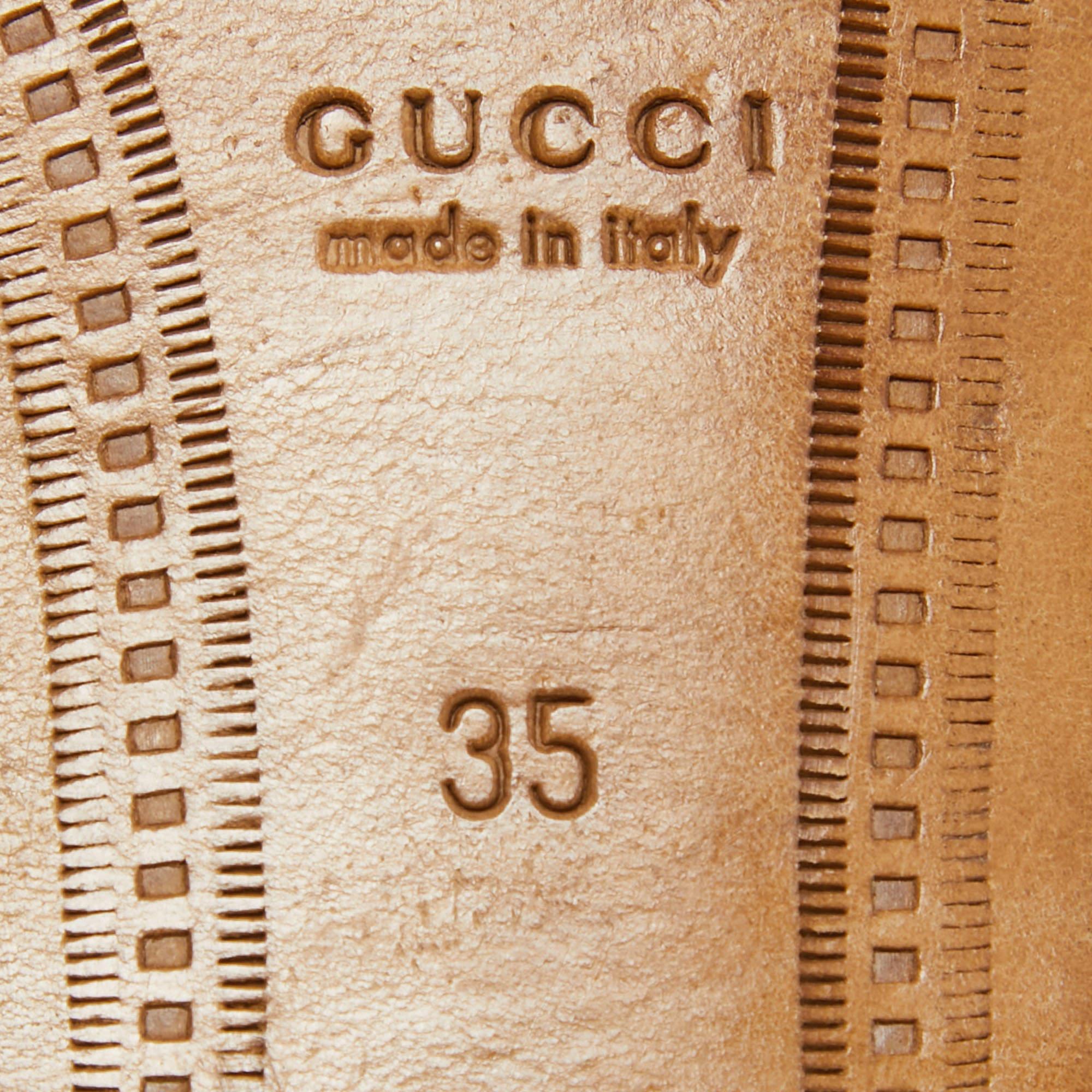 Gucci Jordaan Bestickter Bienen-Pferdchen-Slip-On-Loafers aus cremefarbenem Leder Größe 35 im Angebot 1
