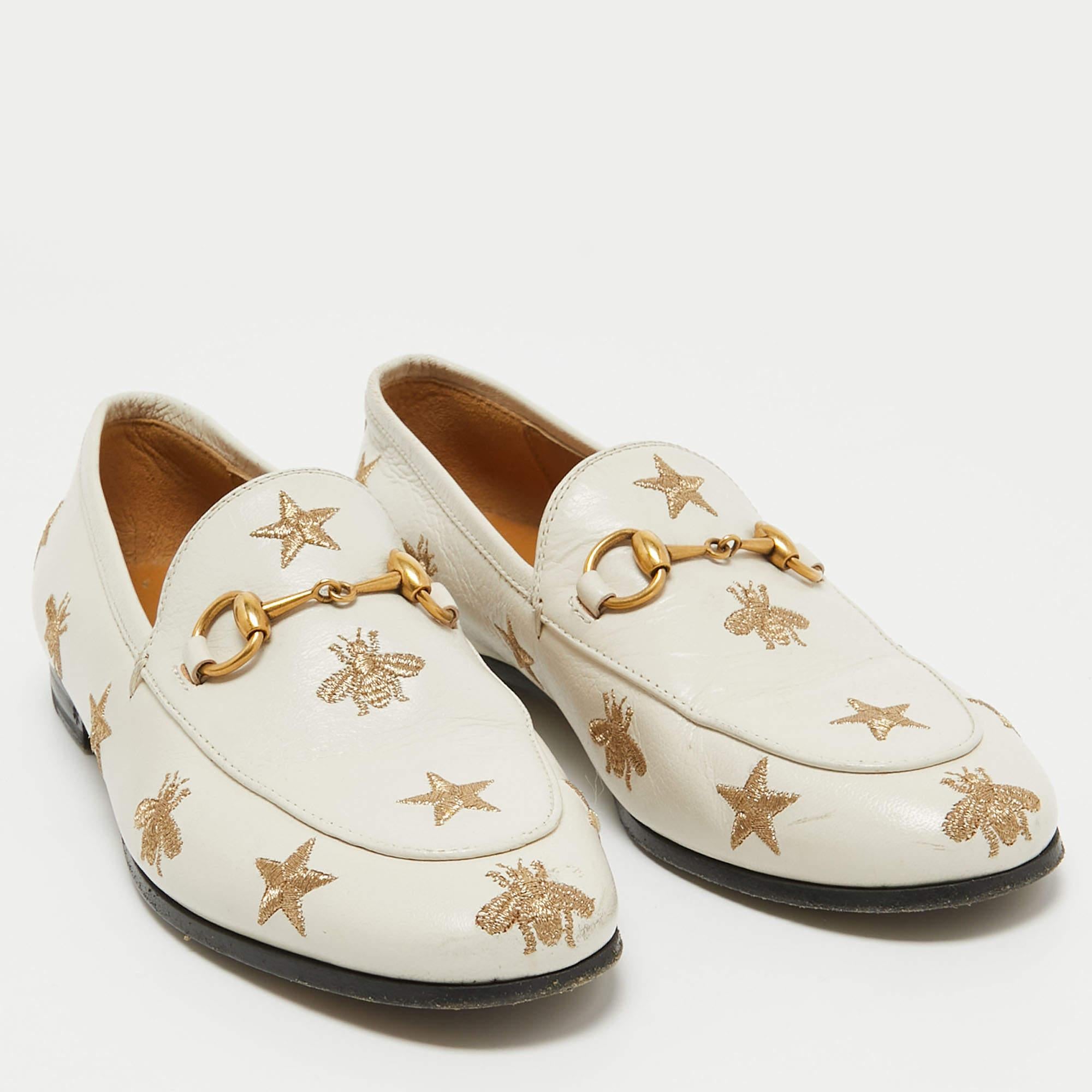 Gucci Cream Leather Jordaan Embroidered Bee Horsebit Slip On Loafers Size 35 For Sale 2