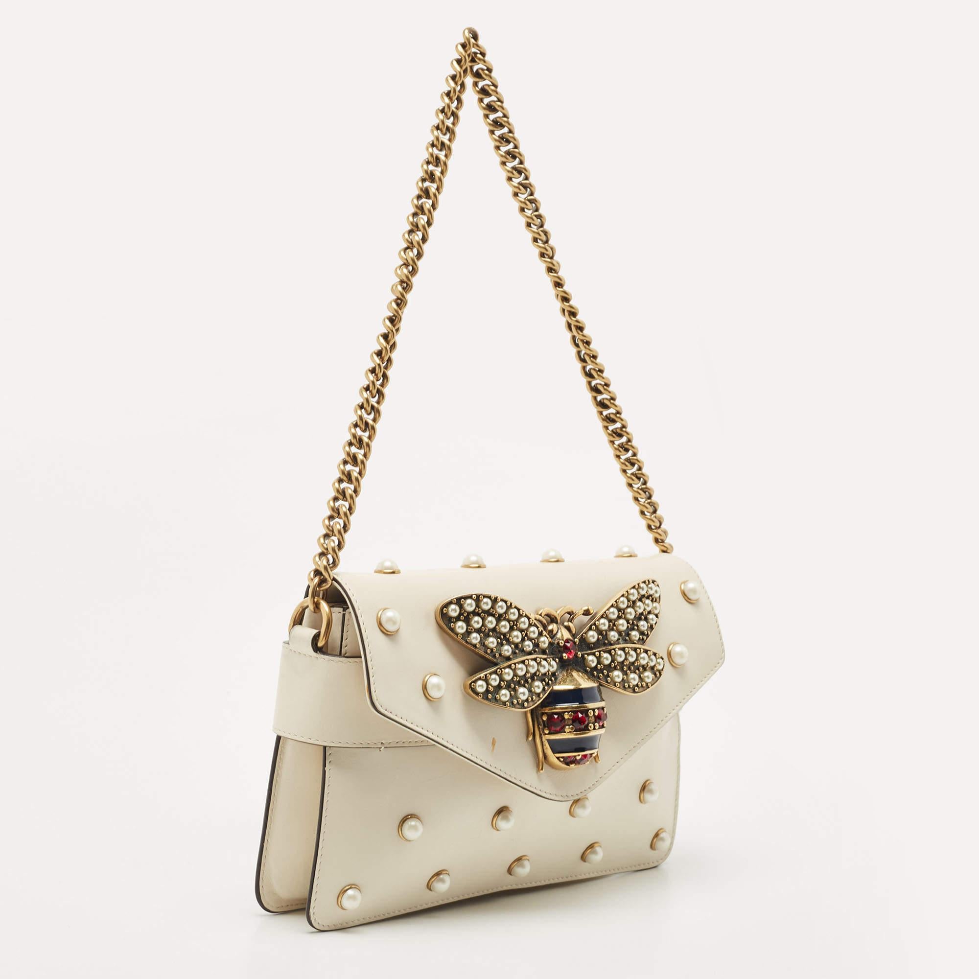 Gucci Cream Leather Mini Pearl Studded Queen Margaret Broadway Shoulder Bag In Good Condition In Dubai, Al Qouz 2