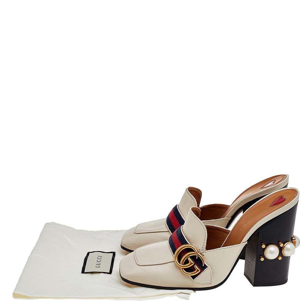 Gucci Cream Leather Peyton GG Web Detail Pearl Studded Mules Size 38.5 In Good Condition In Dubai, Al Qouz 2