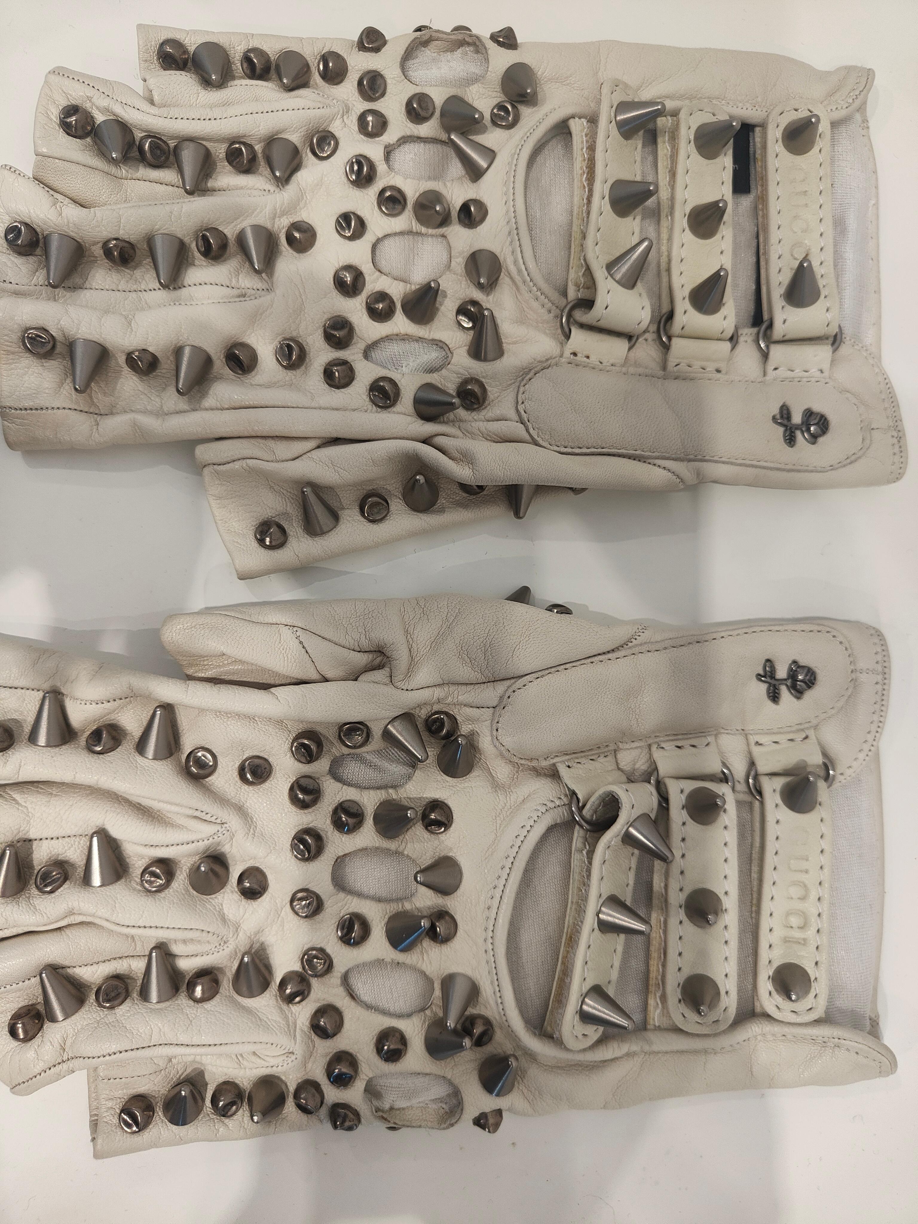 Gucci cream leather silver studs gloves For Sale 1
