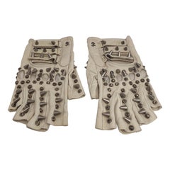 Gucci cream leather silver studs gloves