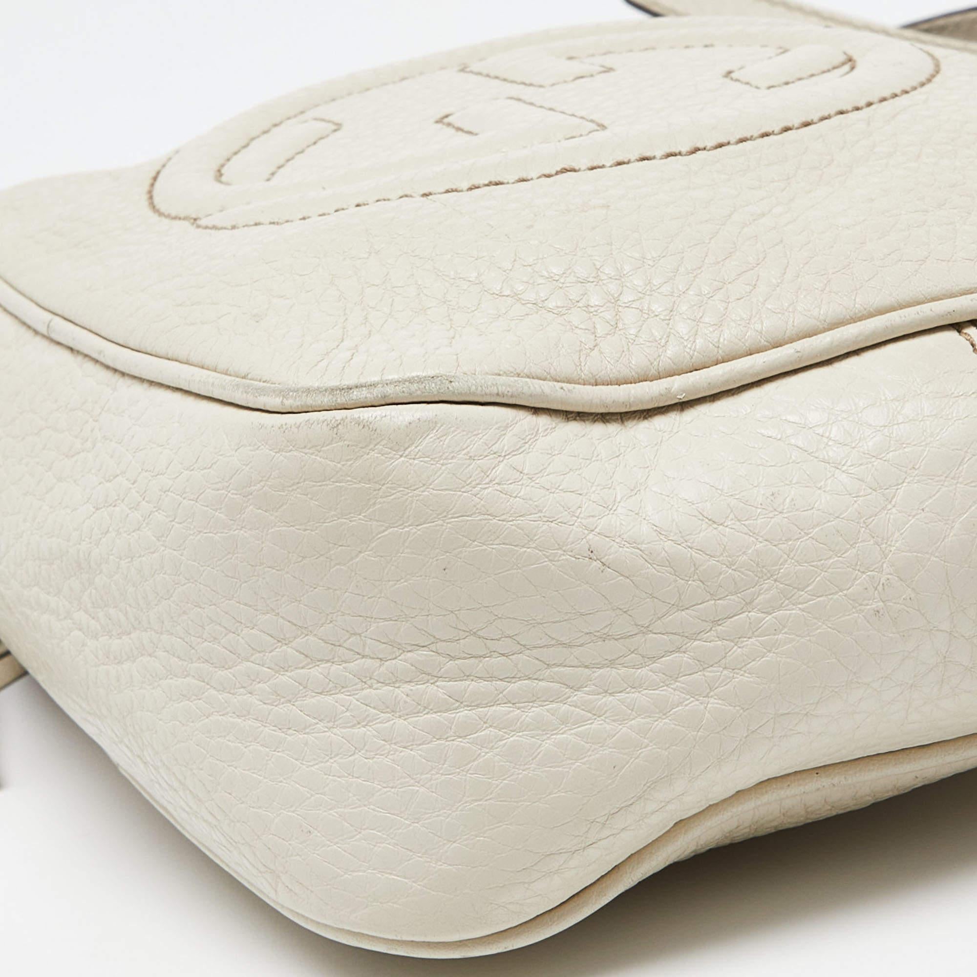 Gucci Cream Leather Small Soho Disco Crossbody Bag For Sale 2