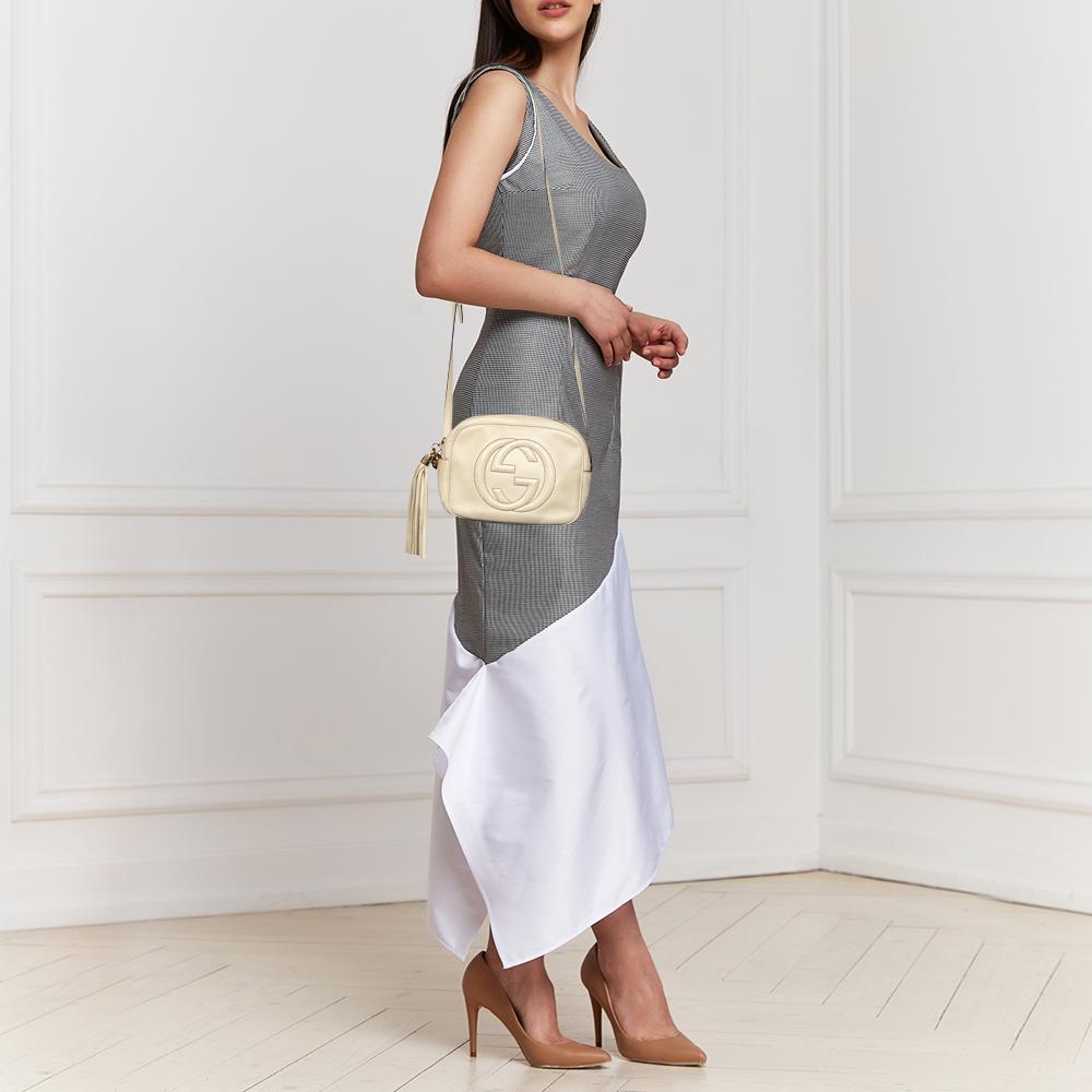 Gucci Cream Leather Small Soho Disco Shoulder Bag In Good Condition In Dubai, Al Qouz 2