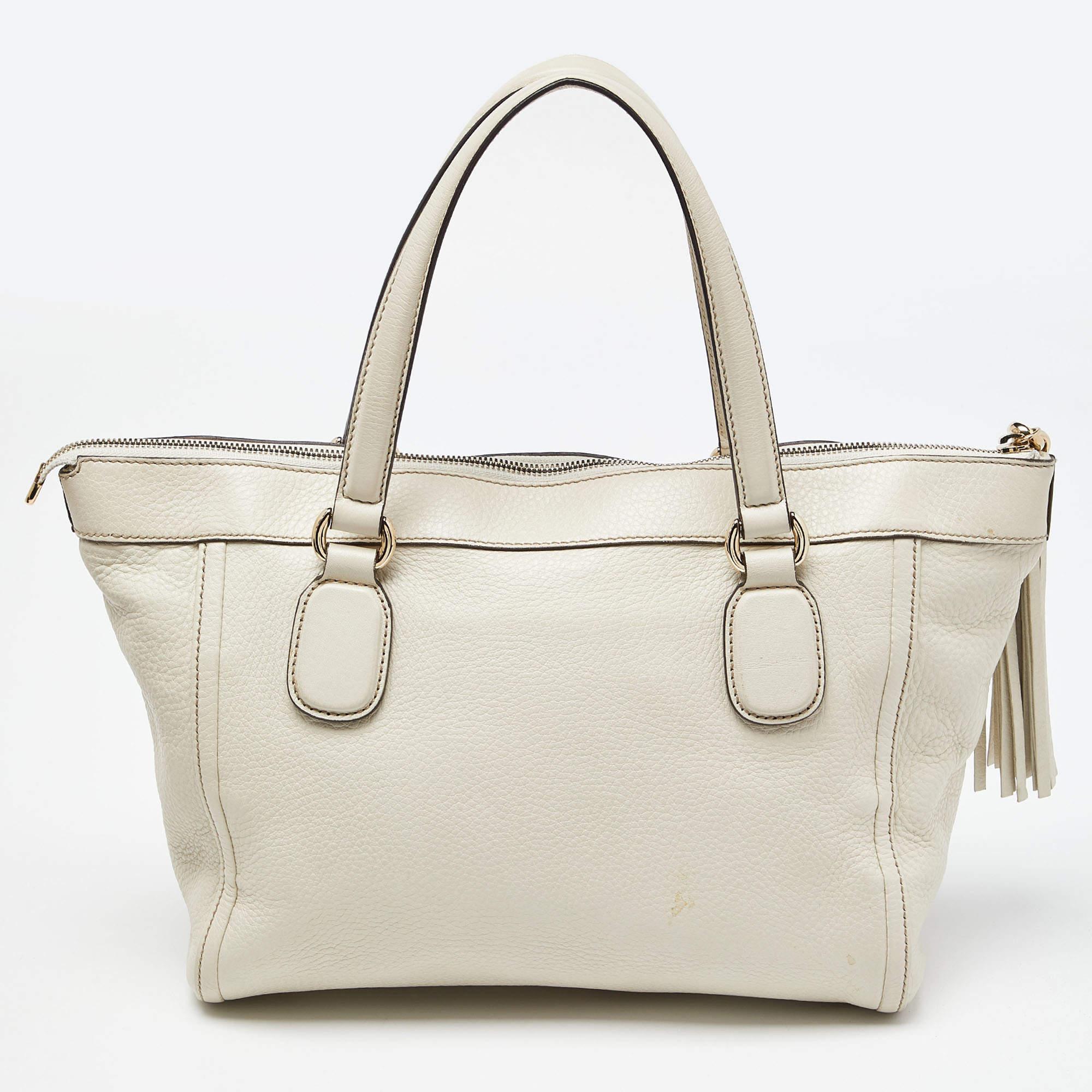 Created from high-quality materials, this tote is enriched with functional and classic elements. It can be carried around conveniently, and its interior is perfectly sized to keep your belongings with ease.

Includes: Original Dustbag

