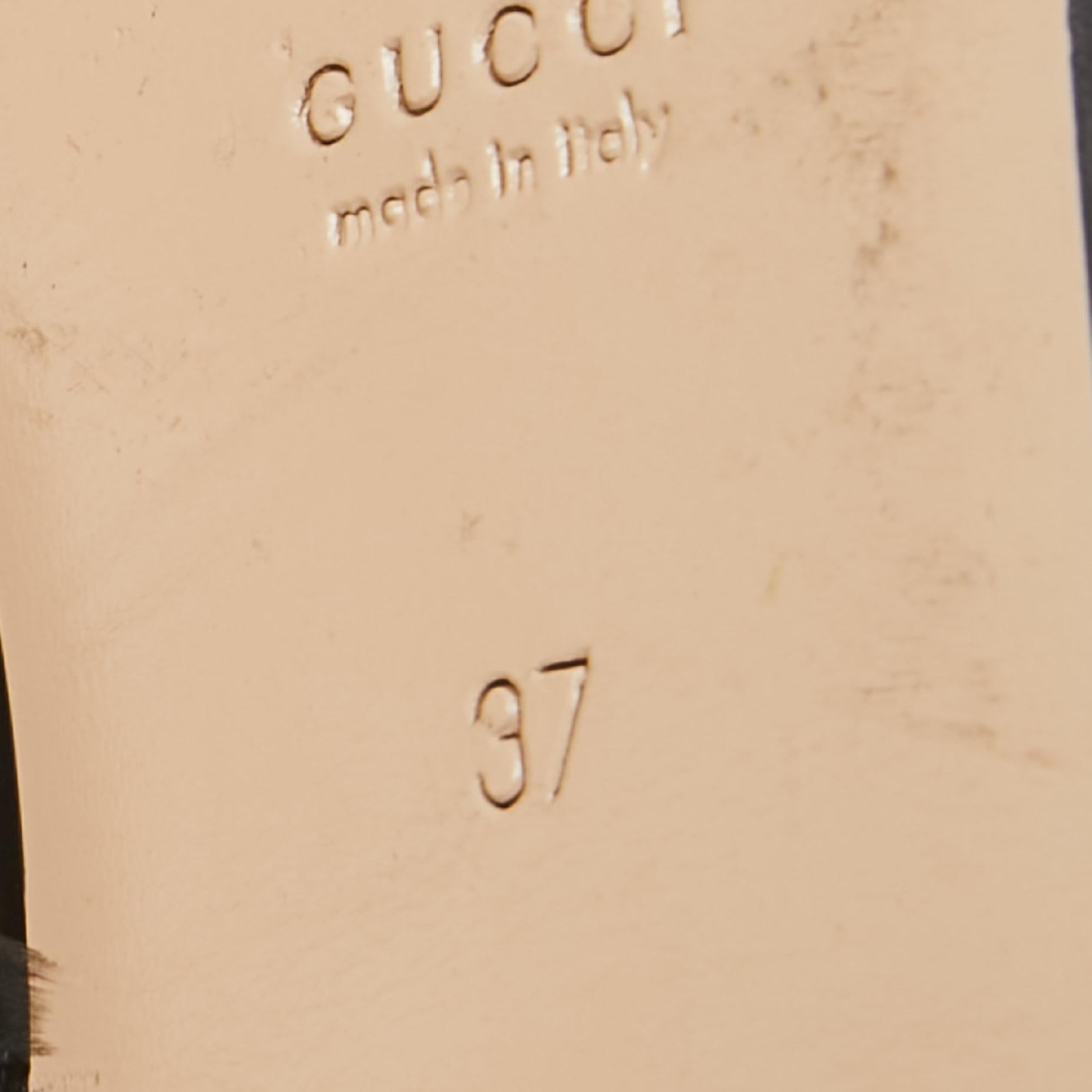 Gucci Cream Leather Strawberry Princetown Horsebit Flat Mules Size 37 In Good Condition In Dubai, Al Qouz 2