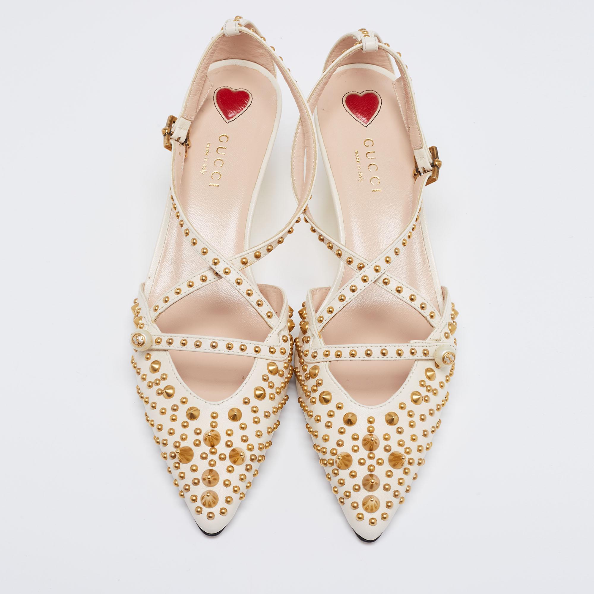 This pair of pointed-toe pumps from Gucci have come straight from a shoe lover's dream. Crafted from white leather, it is detailed with beautiful studs and is balanced on 4.5 cm bamboo heels.

