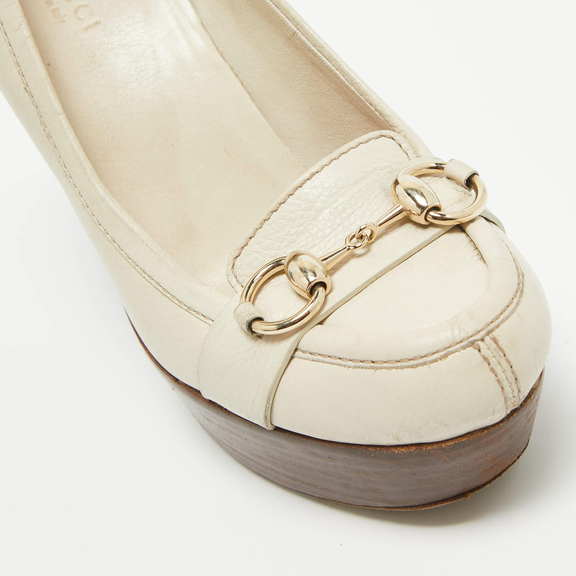 Escarpins compensés Gucci en cuir crème, taille 37 en vente 2