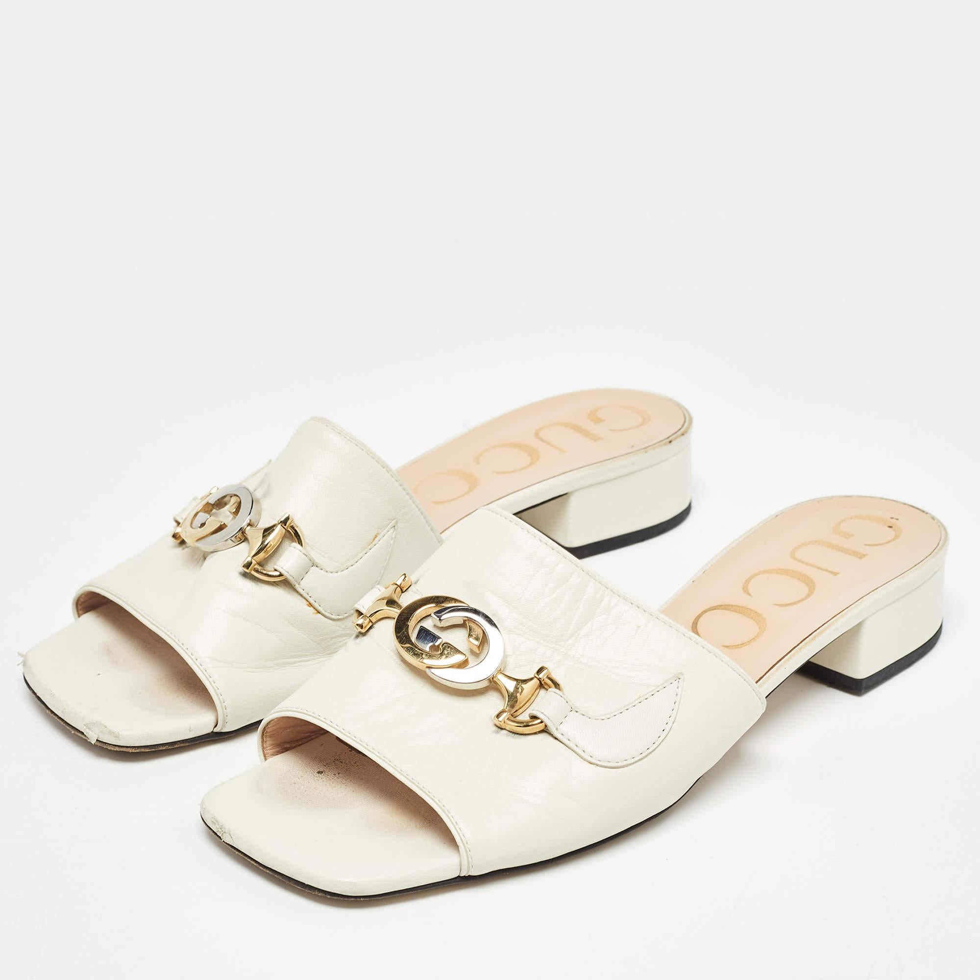 These sandals will frame your feet in an elegant manner. Crafted from quality materials they display a classy design and comfortable insoles.