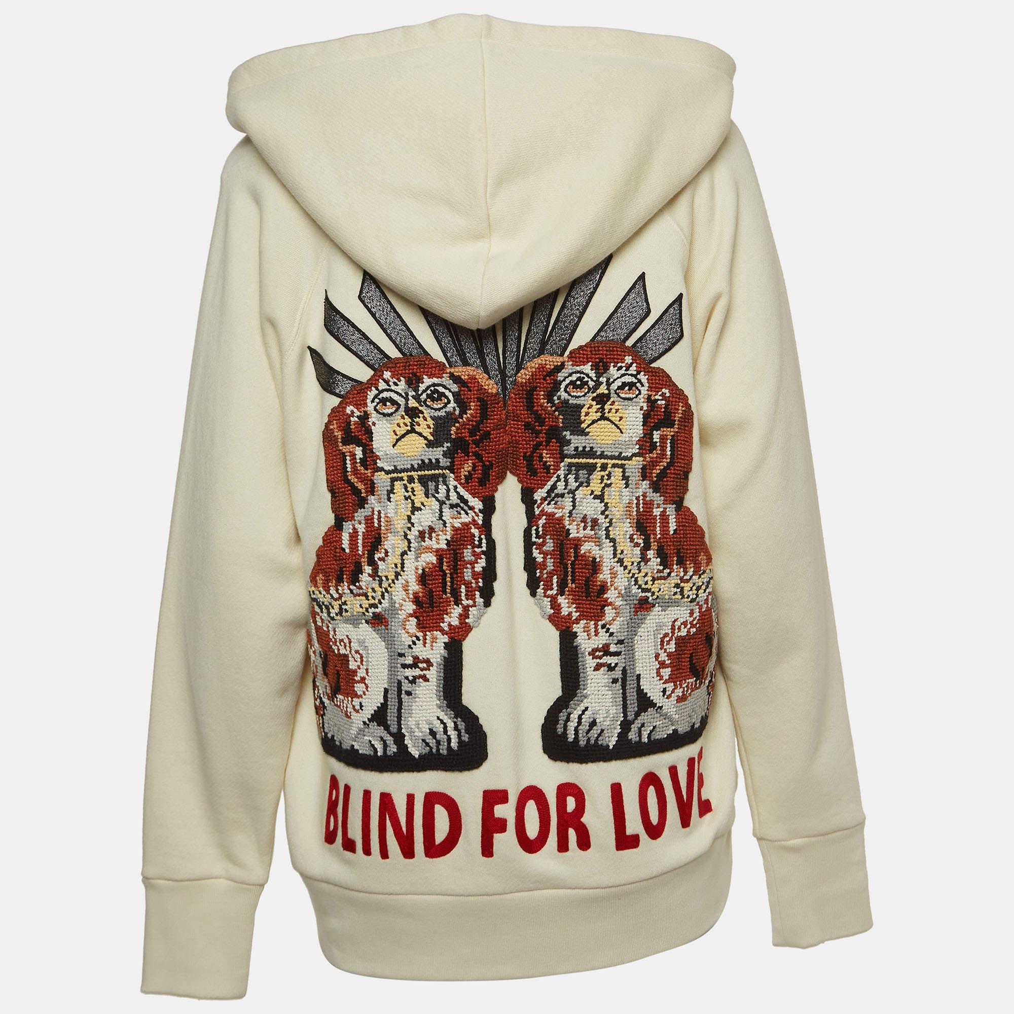 Quanto è bella questa felpa firmata! È realizzata in cotone e presenta maniche lunghe. Abbinalo a pantaloni e scarpe da ginnastica per un abbigliamento cool.