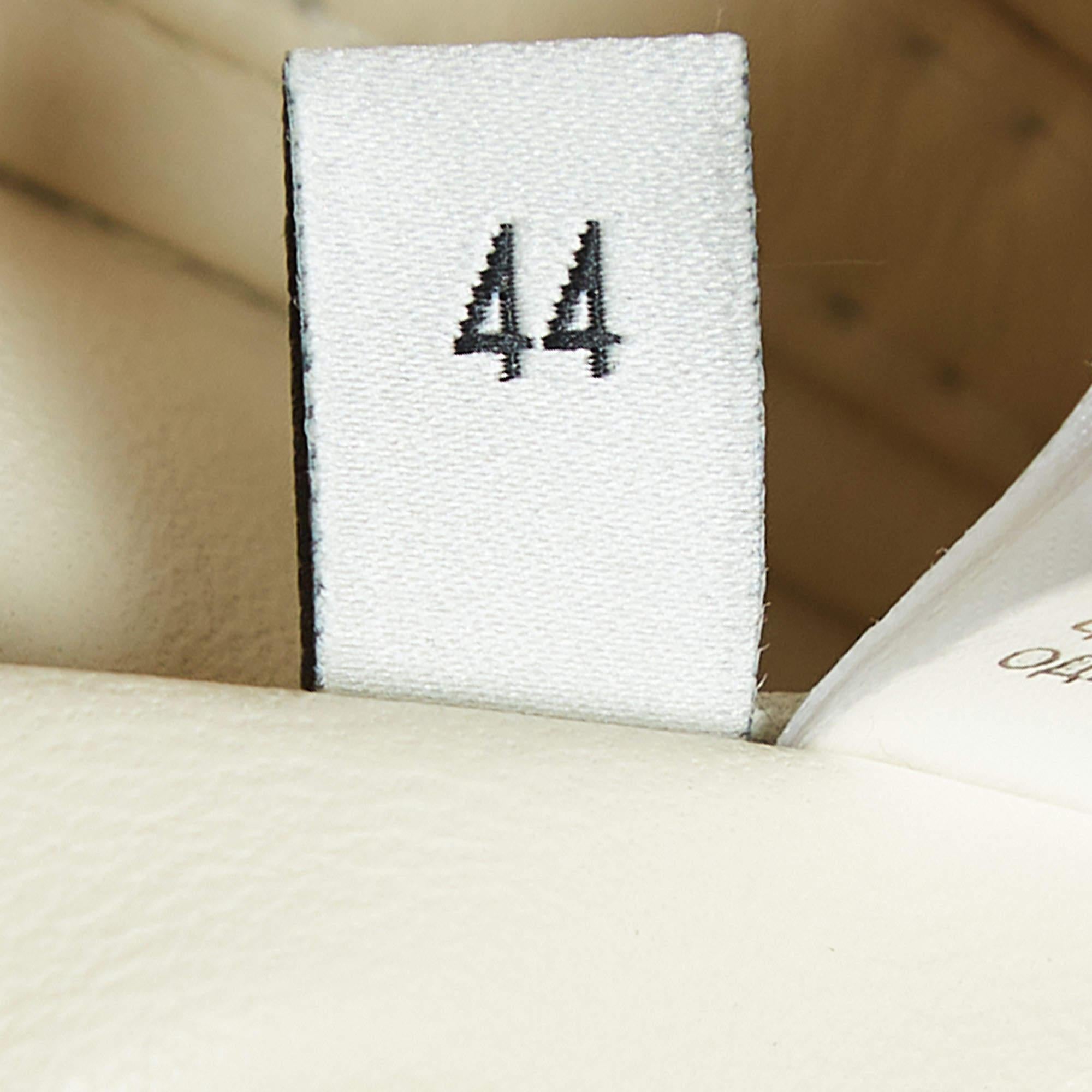 Gucci Bomberjacke aus Leder mit Logodruck und perforiertem Detail in Creme, L Damen im Angebot