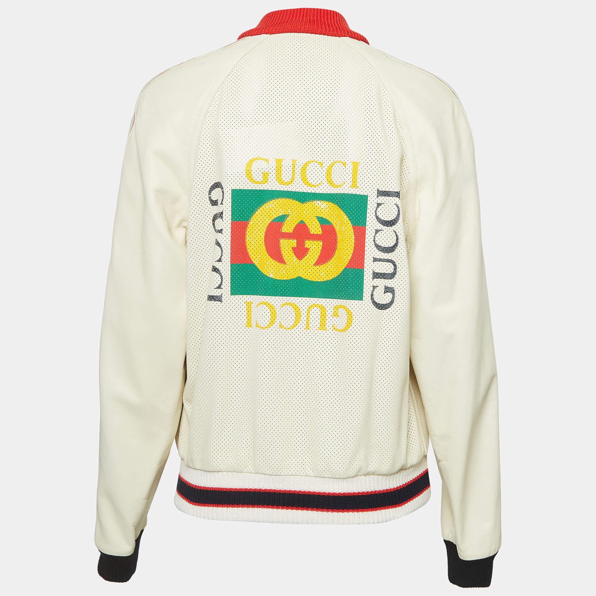 Gucci Bomberjacke aus Leder mit Logodruck und perforiertem Detail in Creme, M Damen im Angebot