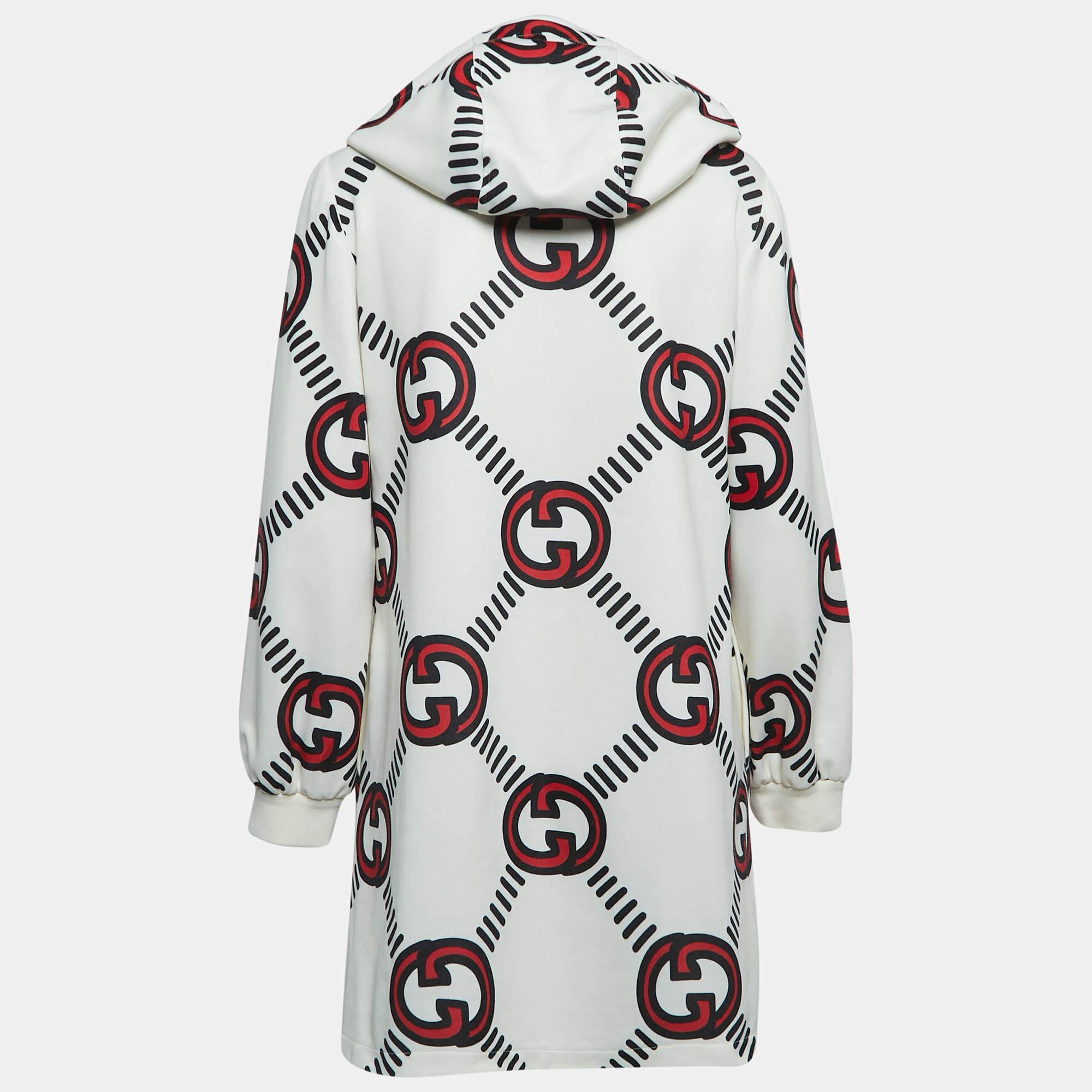 Cette robe de créateur bien faite est une célébration du design classique et du style durable. Une attention méticuleuse aux détails et des matériaux de première qualité garantissent le confort et une silhouette flatteuse. Son design classique