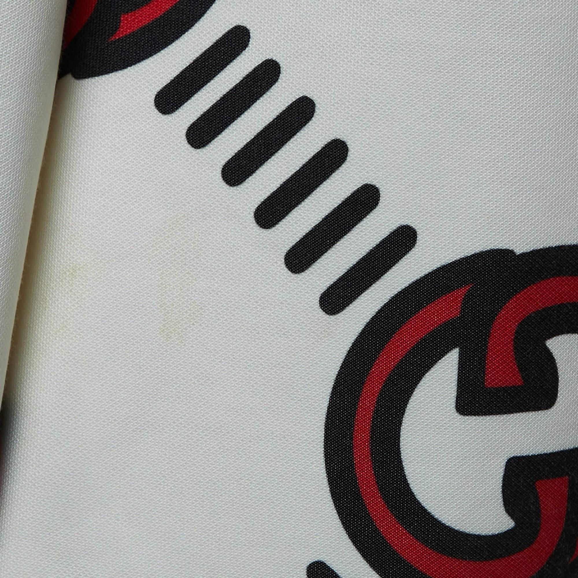Robe à capuche Gucci en jersey imprimé logo crème S Bon état à Dubai, Al Qouz 2
