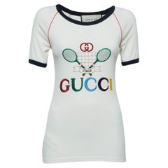 Gucci Cremefarbenes Logo Tennis-T-Shirt aus bestickter Baumwolle mit kurzen Ärmeln und Logo S