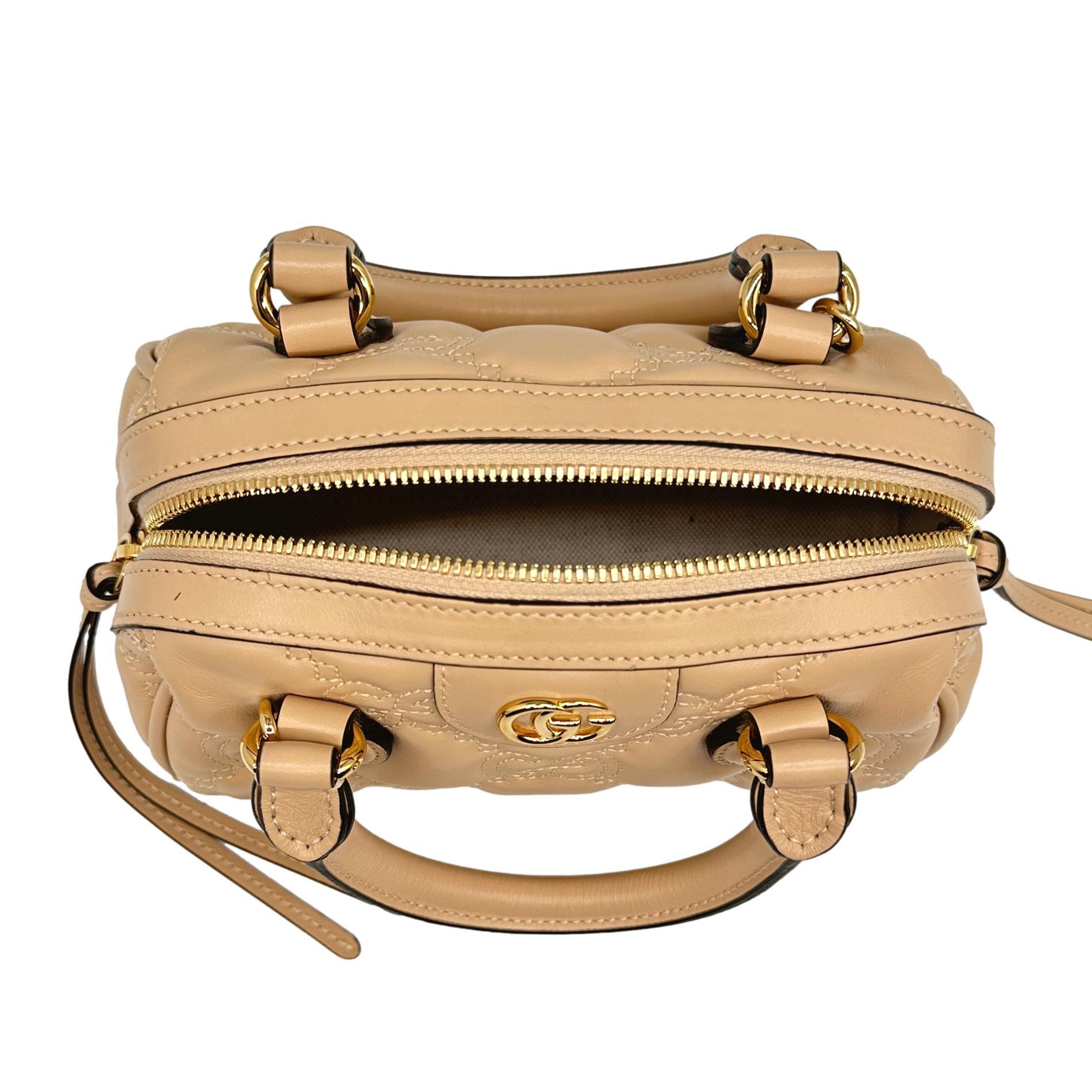 Gucci Cream Matelassé Calfskin Leather GG Small Crossbody Shoulder Bag, 2023. For Sale 1