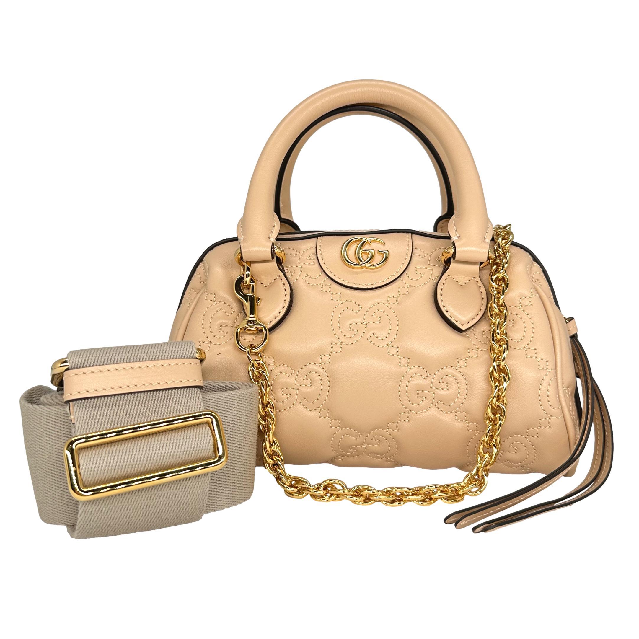 Gucci Cream Matelassé Calfskin Leather GG Small Crossbody Shoulder Bag, 2023. For Sale 3