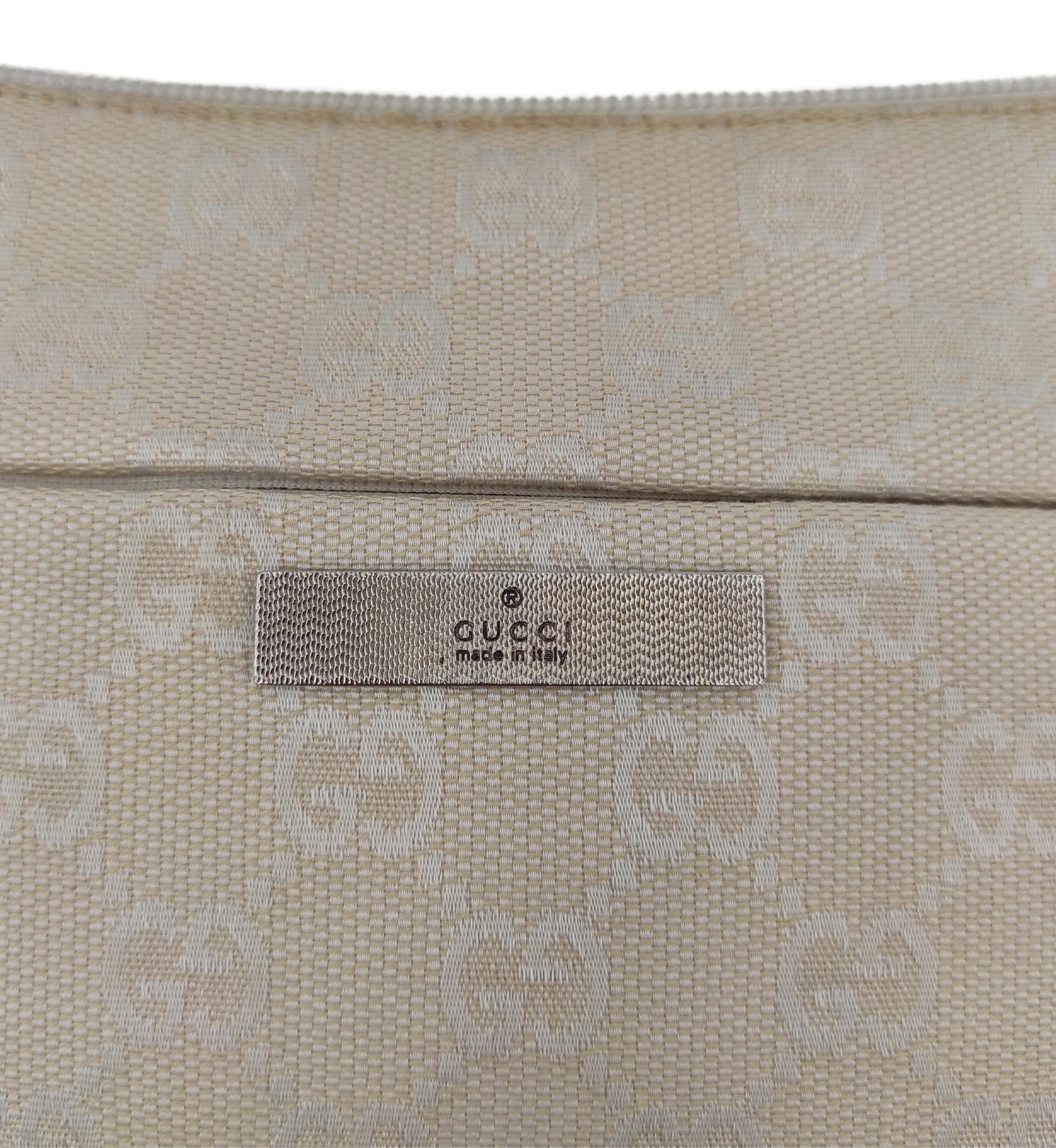 Women's or Men's Gucci cream monogram bamboo handle shoulder bag For Sale