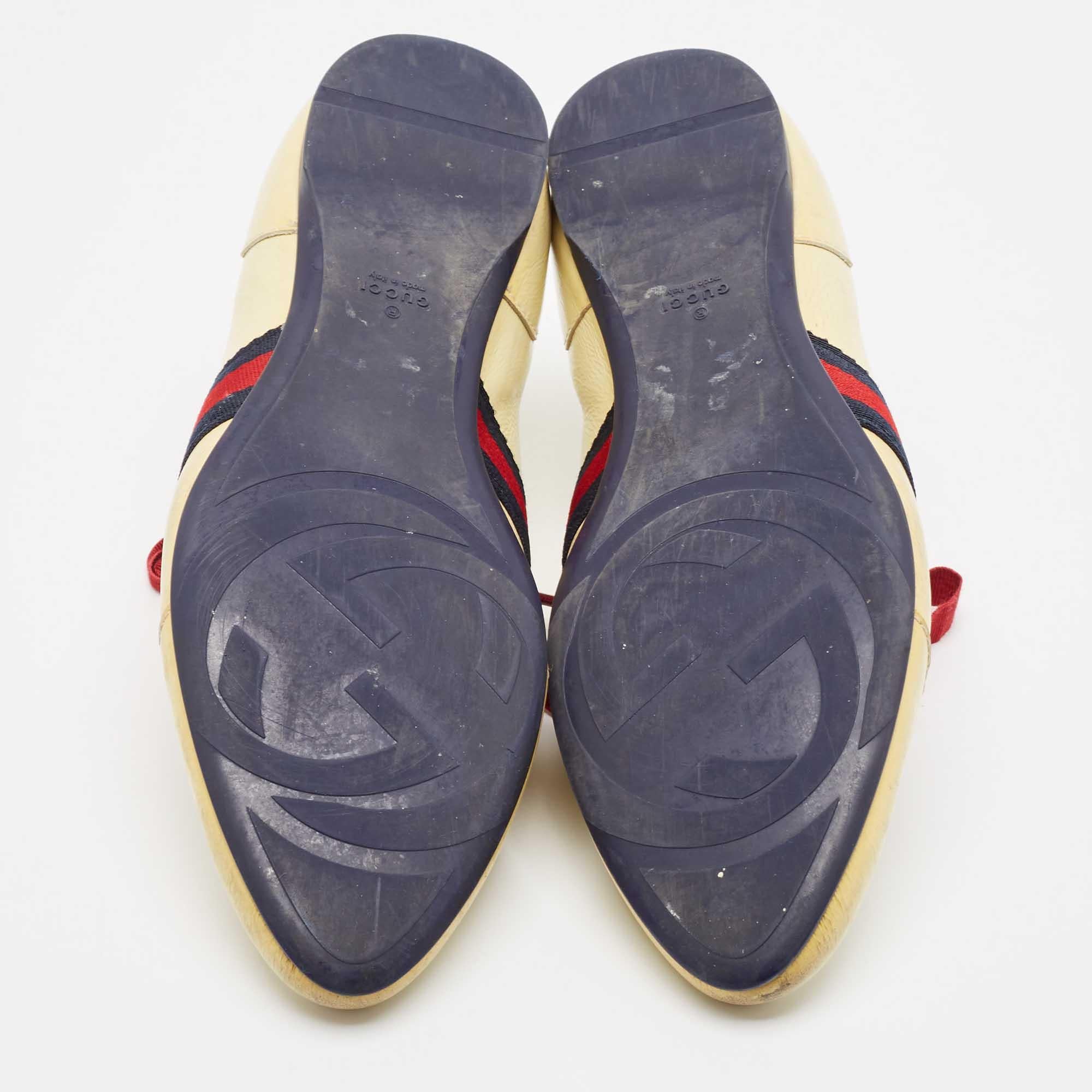 Gucci Sneakers in pelle verniciata color crema con lacci 36 in vendita 1
