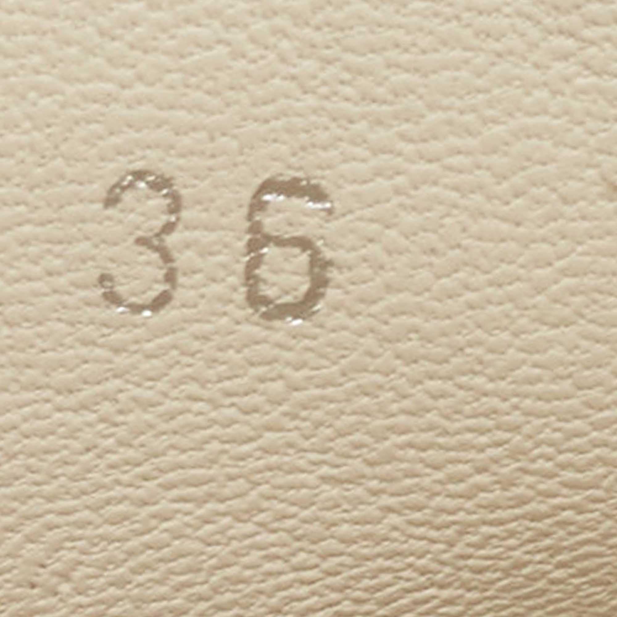 Gucci Sneakers in pelle verniciata color crema con lacci 36 in vendita 3