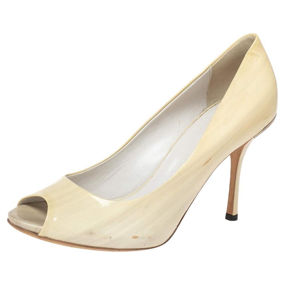 Gucci Cream Patent Leather Peep Toe Pumps Size 38 For Sale