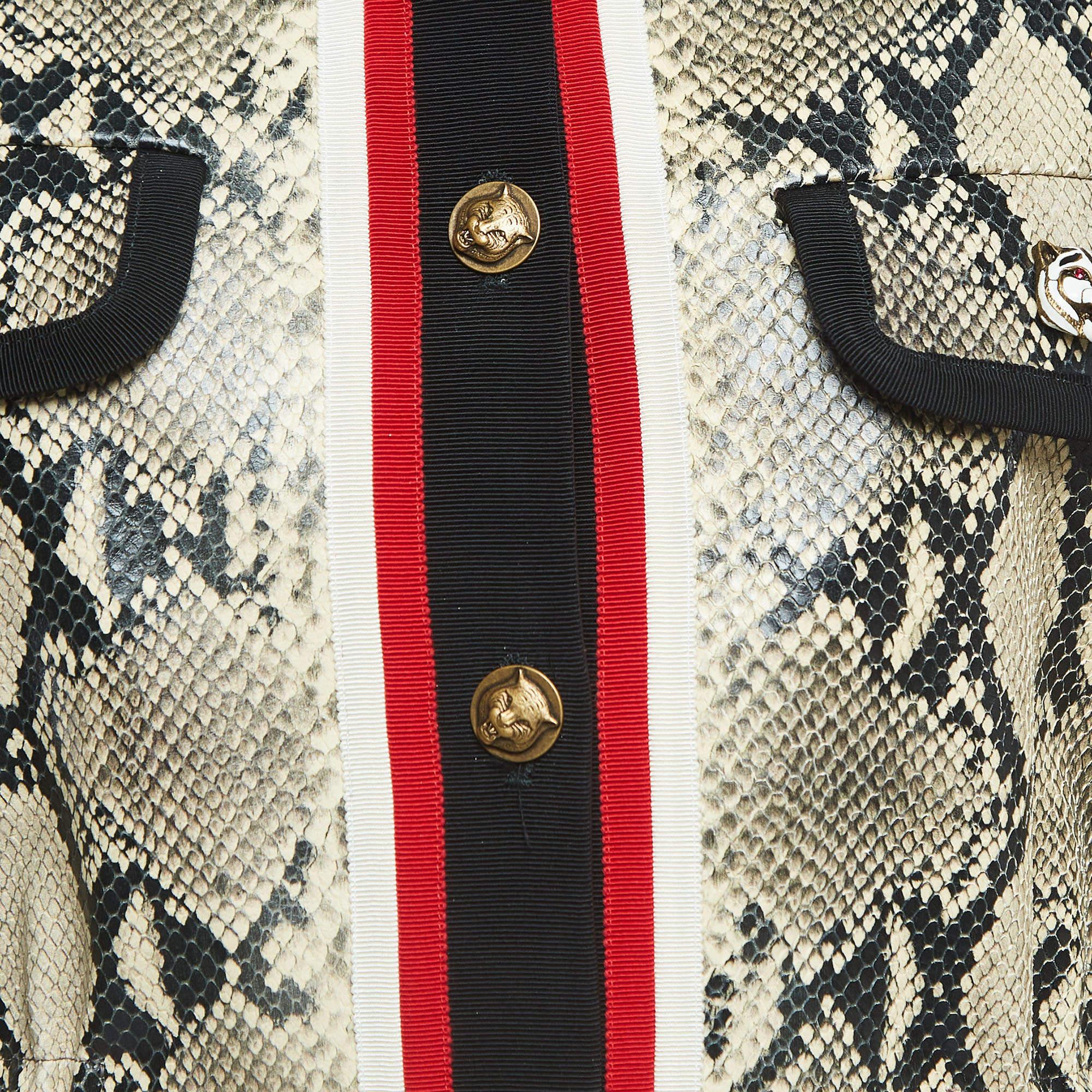 Gucci Cremefarbene bedruckte Lederjacke mit Schlangenmuster M im Zustand „Neu“ im Angebot in Dubai, Al Qouz 2