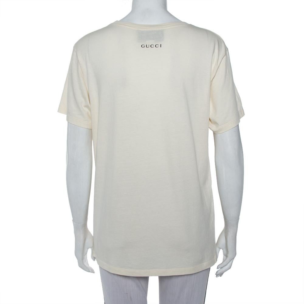 Blending contemporary aesthetics with timeless styles, creations from Gucci are amazingly stylish. This cream T-shirt comes made from 100% cotton and exhibits a tiger print. It has an oversized silhouette and flaunts a crew neck and short sleeves.