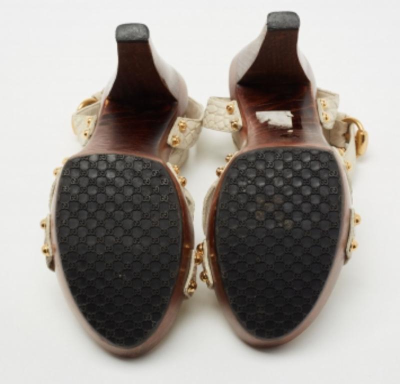Gucci Croc Embossed Leather Criss Cross Ankle Strap Platform Sandals Size 37.5 In Good Condition For Sale In Dubai, Al Qouz 2