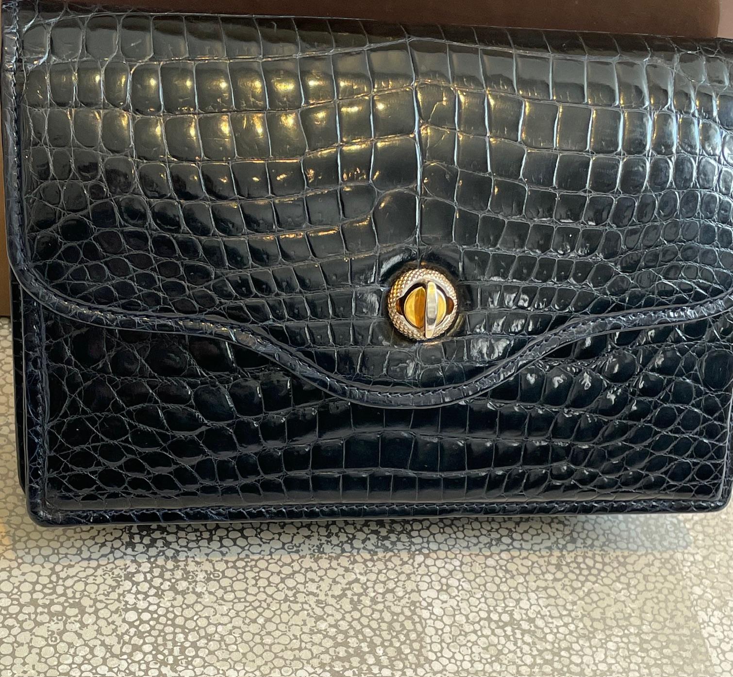 Gucci Crocodile Chain And Turn Lock Clutch  1960s For Sale 6